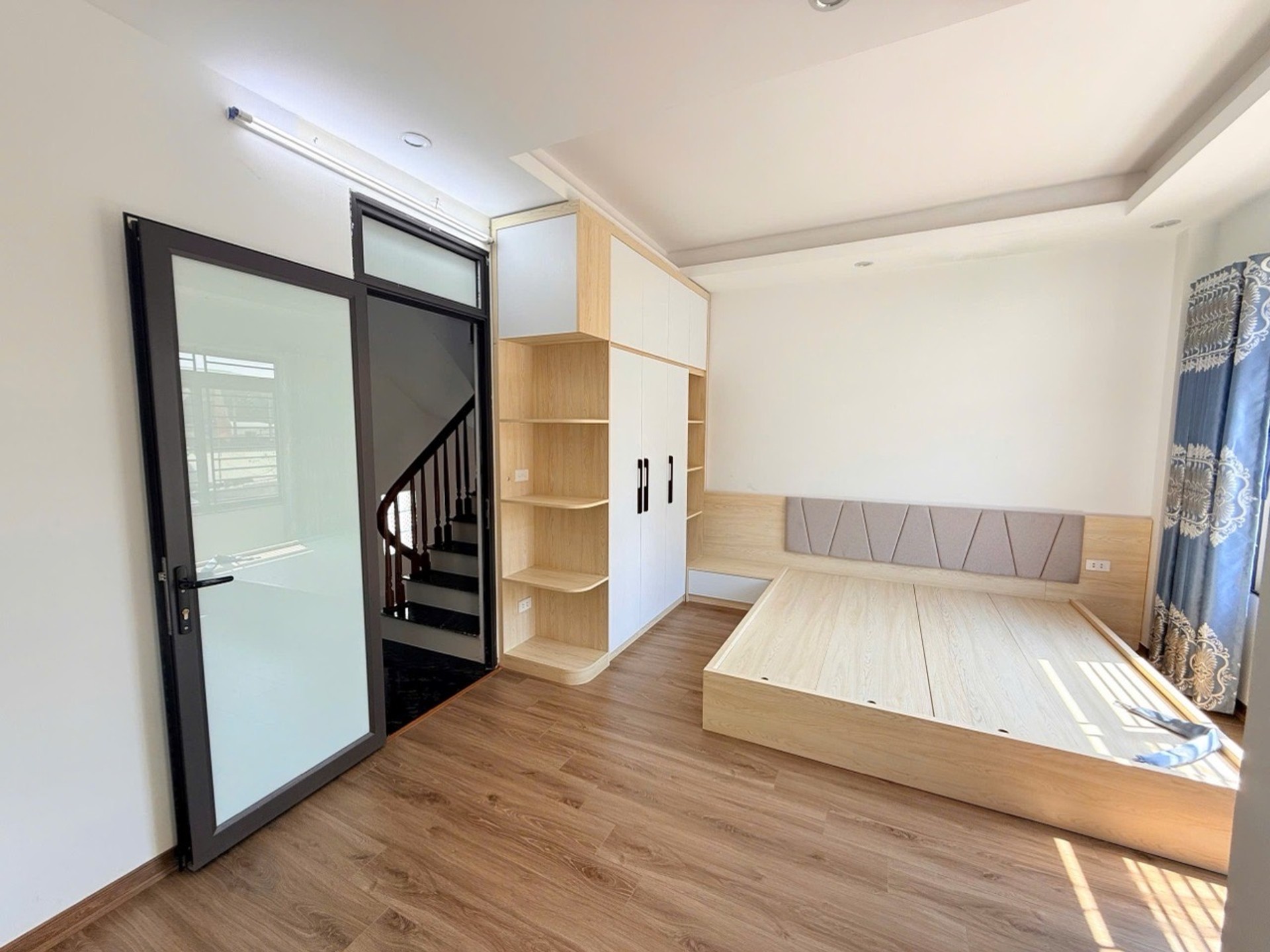 Bán nhà Vĩnh Hưng - diện tích 30m2 5 tầng - Ô TÔ 30M - giá 6,6 tỷ
