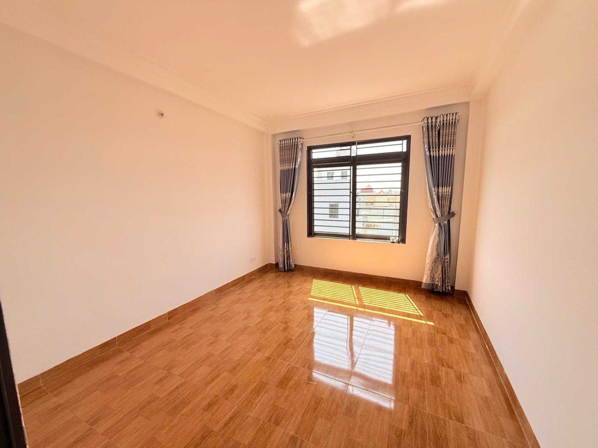 Bán nhà Vĩnh Hưng - diện tích 30m2 5 tầng - Ô TÔ 30M - giá 6,6 tỷ