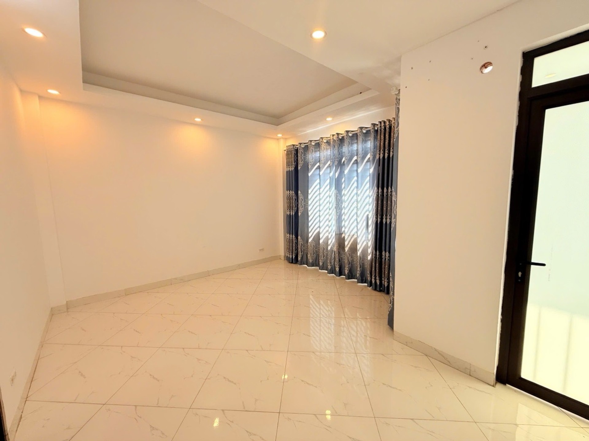 Bán nhà Vĩnh Hưng - diện tích 30m2 5 tầng - Ô TÔ 30M - giá 6,6 tỷ