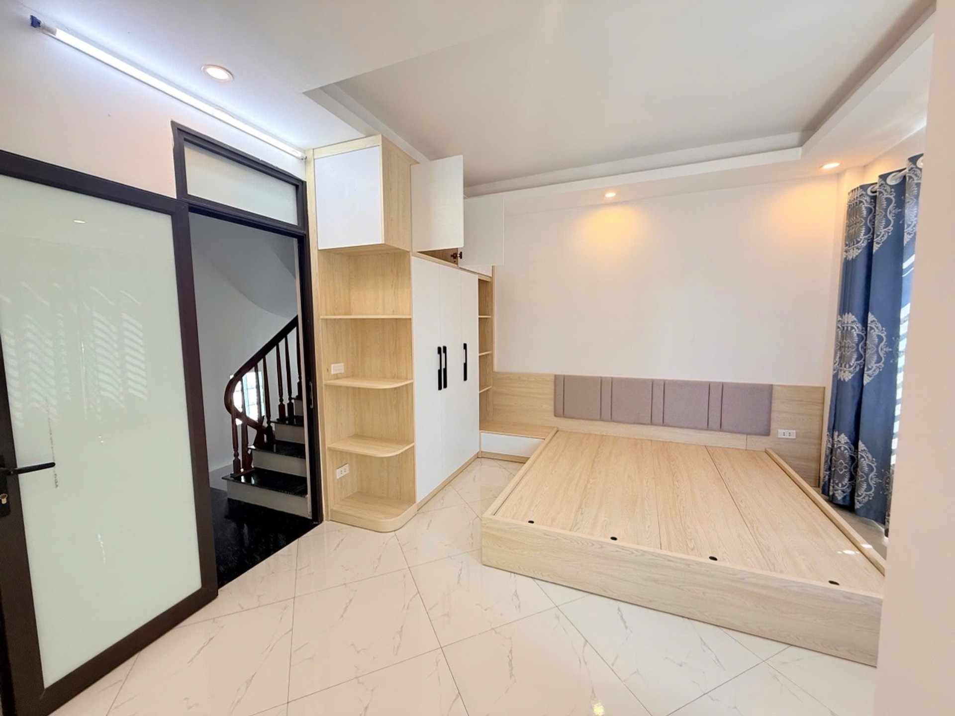 Bán nhà Vĩnh Hưng - diện tích 30m2 5 tầng - Ô TÔ 30M - giá 6,6 tỷ