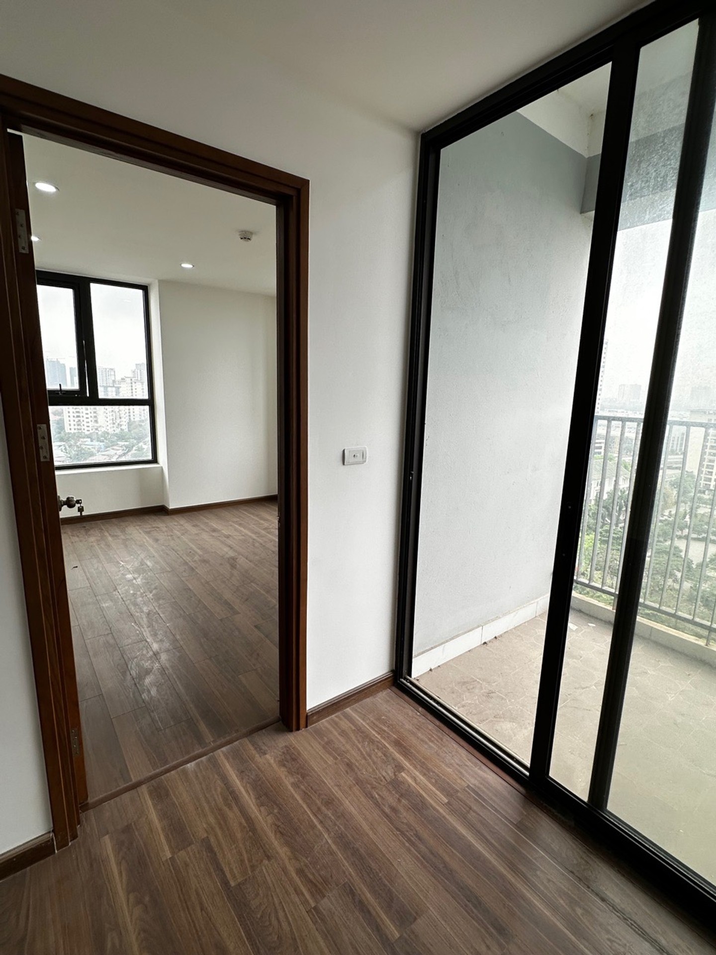 Bán nhà Trịnh Đình Cửu - diện tích 107m2 21 tầng - Lô góc ba thoáng - giá 7,9 tỷ