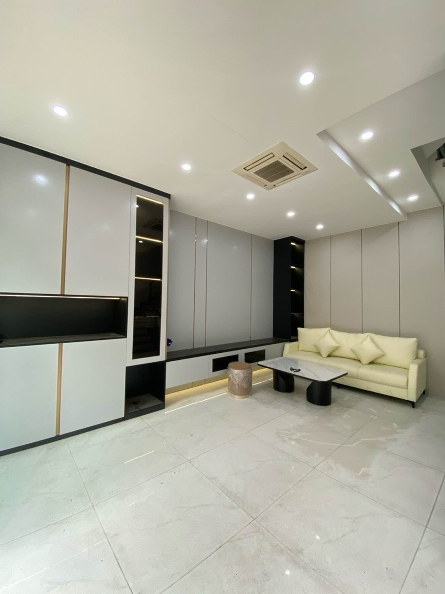 Bán nhà Tựu Liệt - diện tích 37m2 4 tầng - Lô góc, ô tô tránh - giá 9,3 tỷ