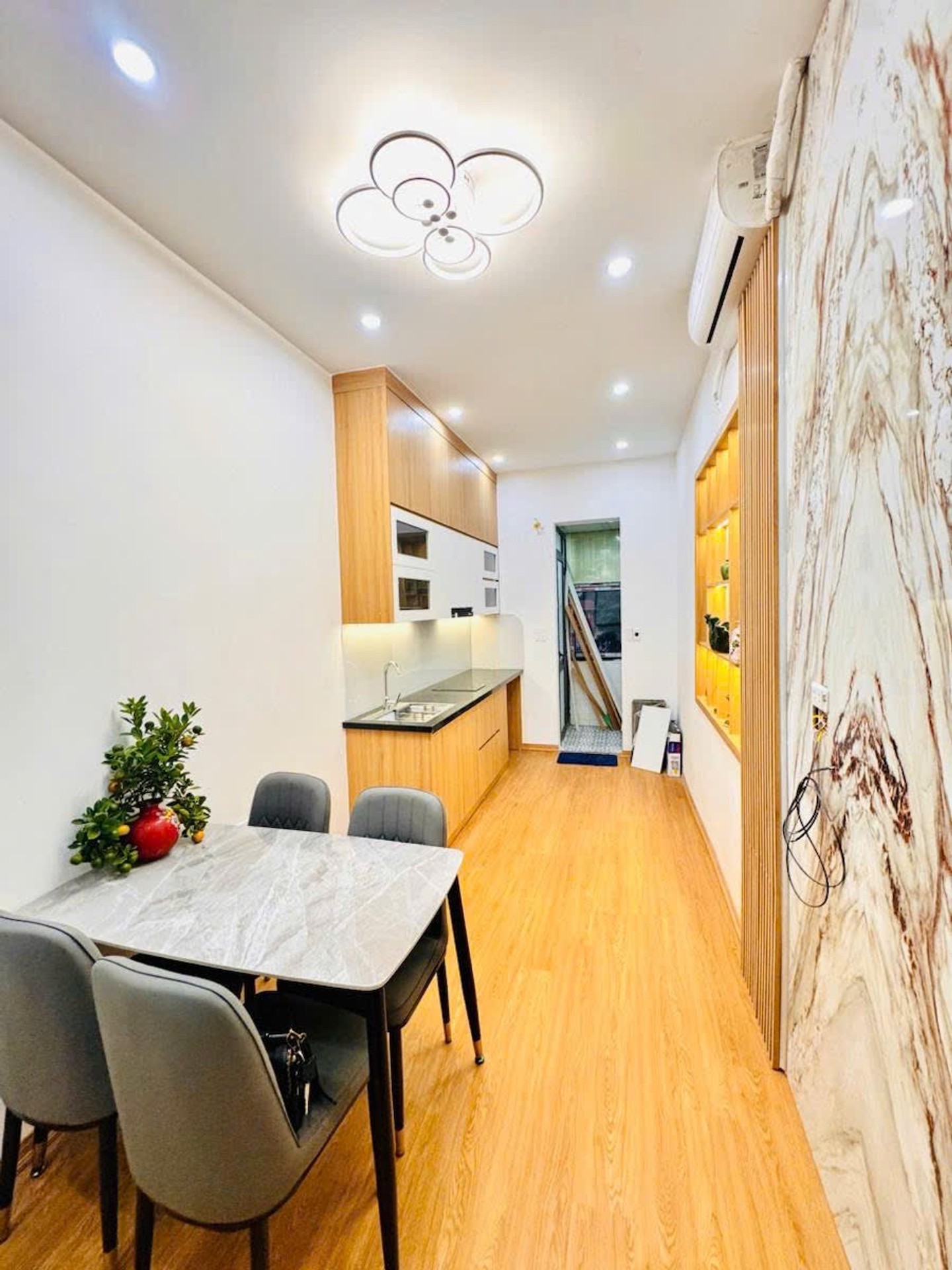 Bán nhà Đại Cồ Việt - diện tích 50m2 2 tầng - Ô TÔ ĐỖ CỬA - giá 2,95 tỷ