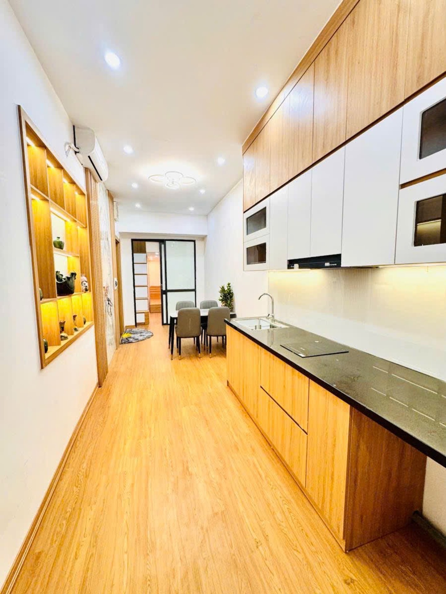 Bán nhà Đại Cồ Việt - diện tích 50m2 2 tầng - Ô TÔ ĐỖ CỬA - giá 2,95 tỷ