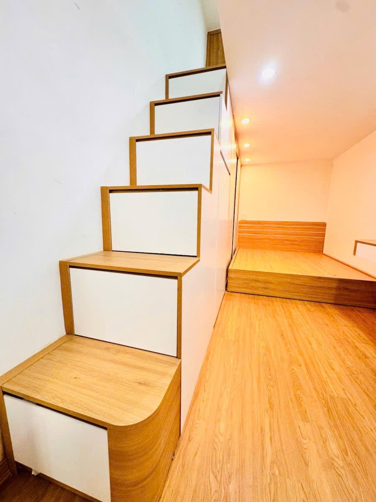 Bán nhà Đại Cồ Việt - diện tích 50m2 2 tầng - Ô TÔ ĐỖ CỬA - giá 2,95 tỷ