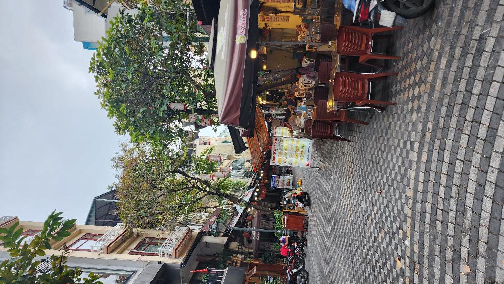 Bán nhà Cấm Chỉ - diện tích 33m2 4 tầng - Kinh doanh ngày đêm - giá 32 tỷ