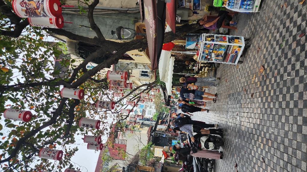 Bán nhà Cấm Chỉ - diện tích 33m2 4 tầng - Kinh doanh ngày đêm - giá 32 tỷ