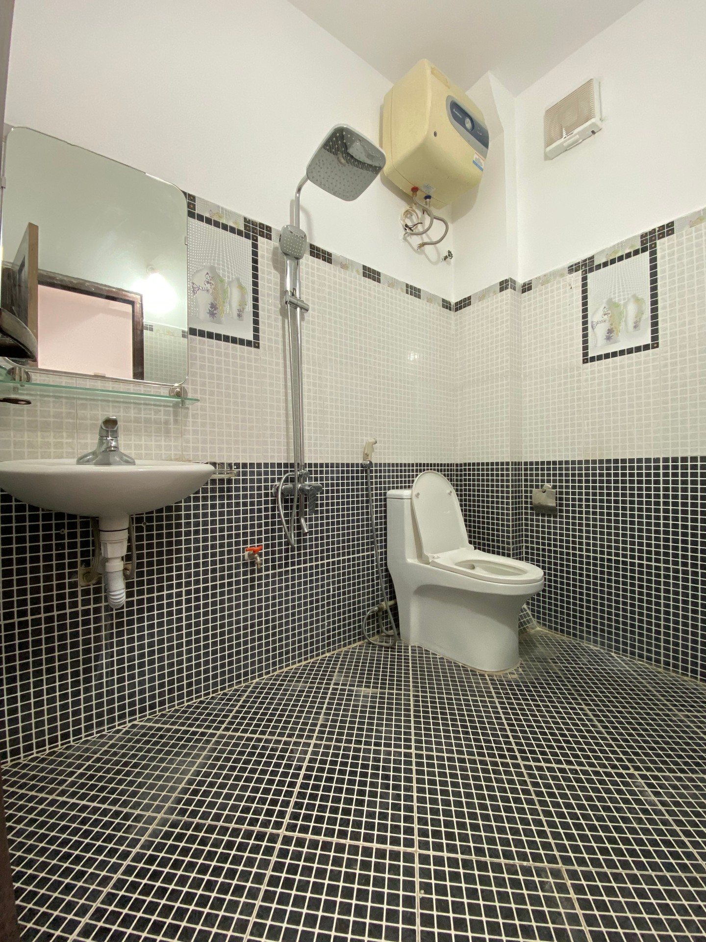 Bán nhà Hoàng Mai - diện tích 30m2 5 tầng - Ô tô cách 50m - giá 8,1 tỷ