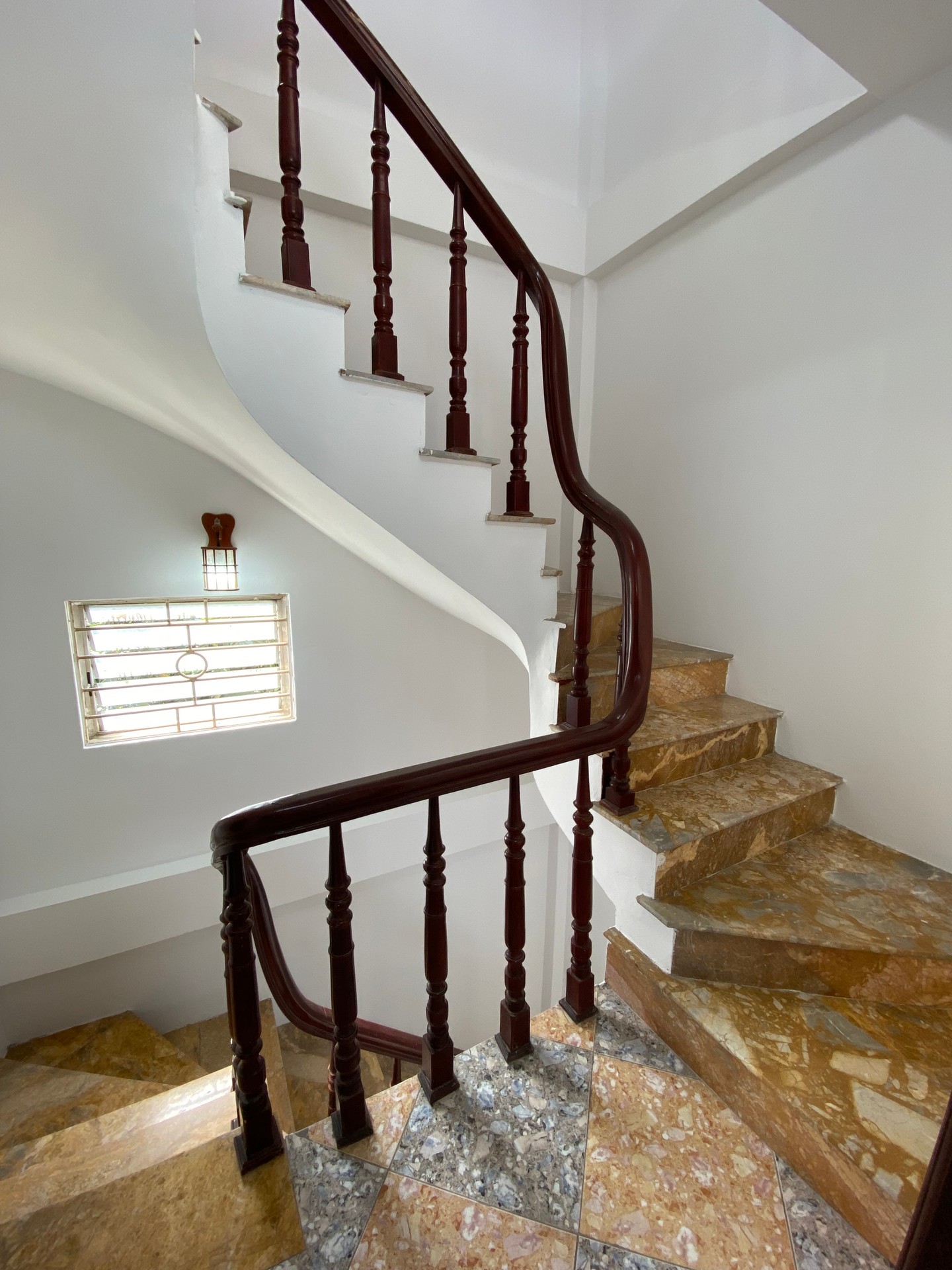 Bán nhà Hoàng Mai - diện tích 30m2 5 tầng - Ô tô cách 50m - giá 8,1 tỷ