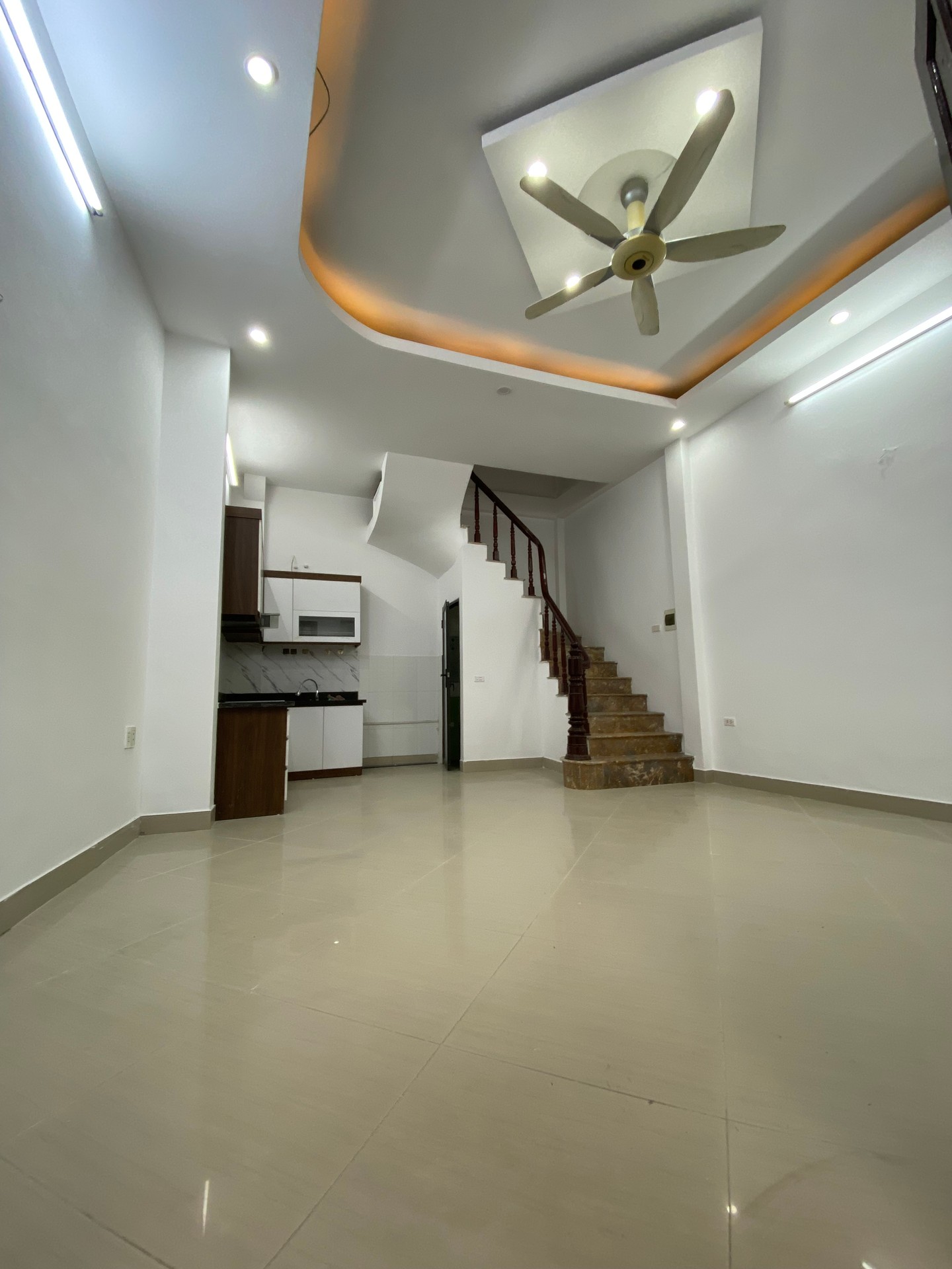 Bán nhà Hoàng Mai - diện tích 30m2 5 tầng - Ô tô cách 50m - giá 8,1 tỷ
