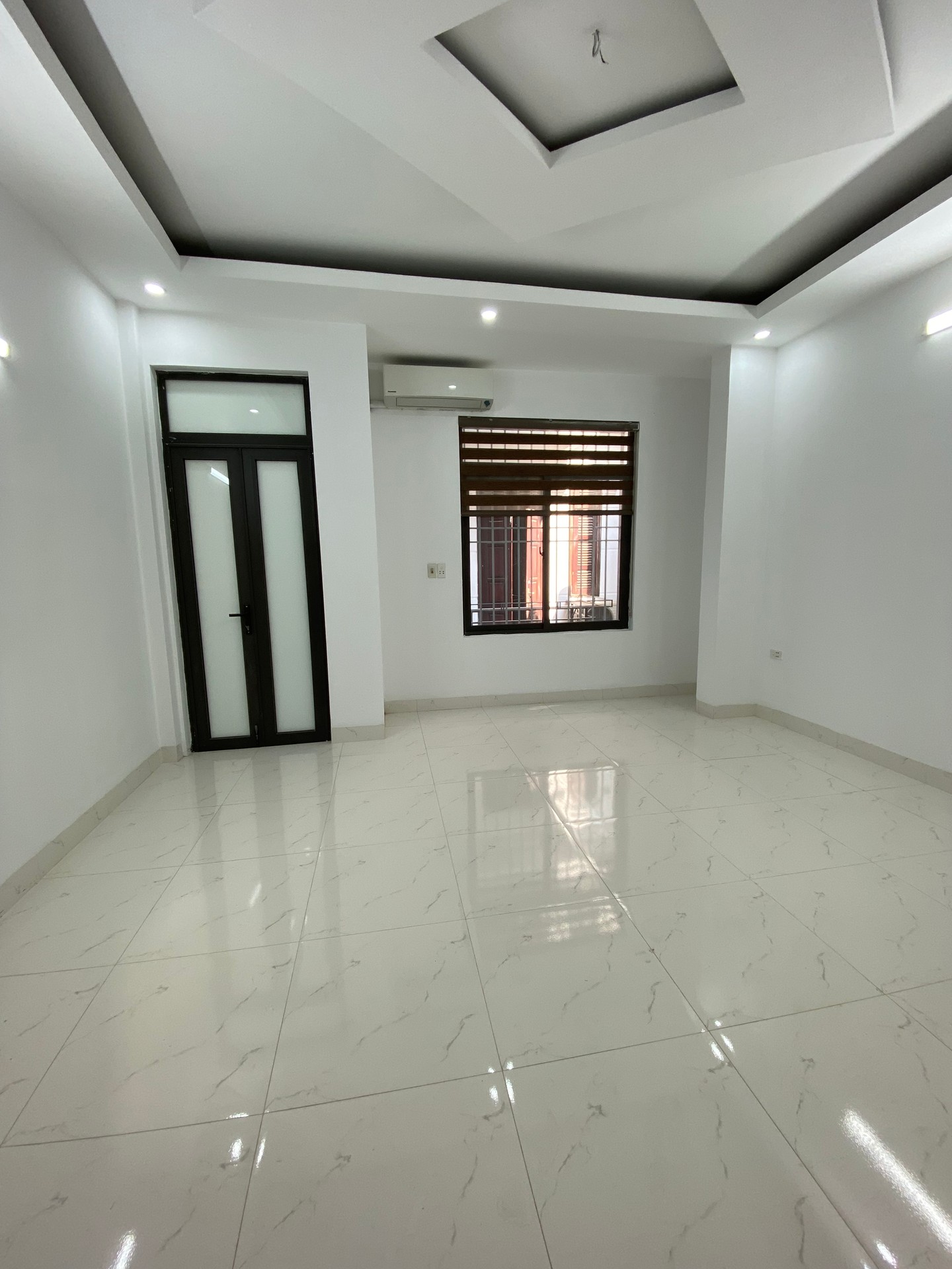 Bán nhà Hoàng Mai - diện tích 30m2 5 tầng - Ô tô cách 50m - giá 8,1 tỷ