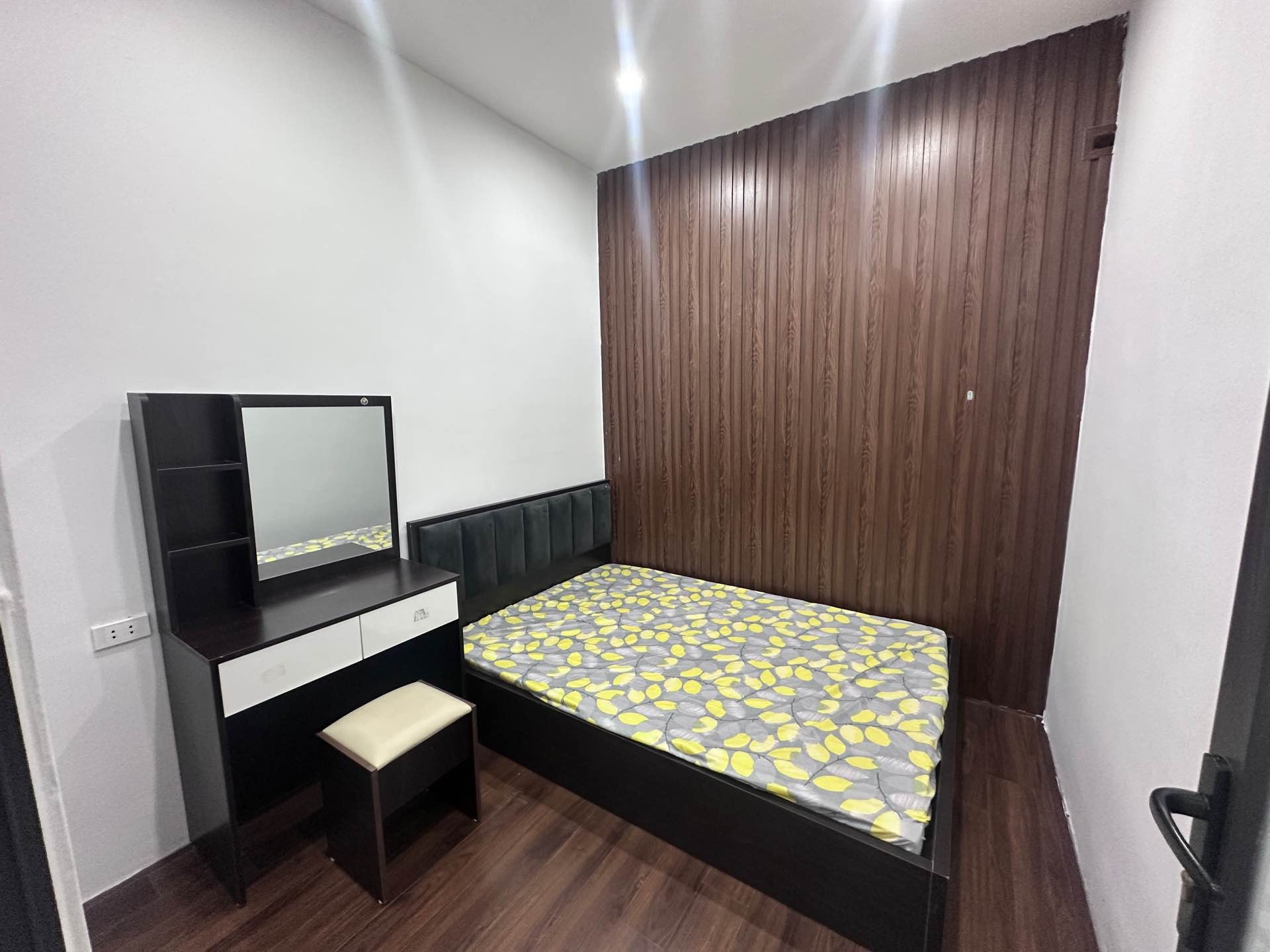 Bán nhà Minh Khai - diện tích 140m2 5 tầng - Mặt phố, view tỉ đô - giá 5,1 tỷ
