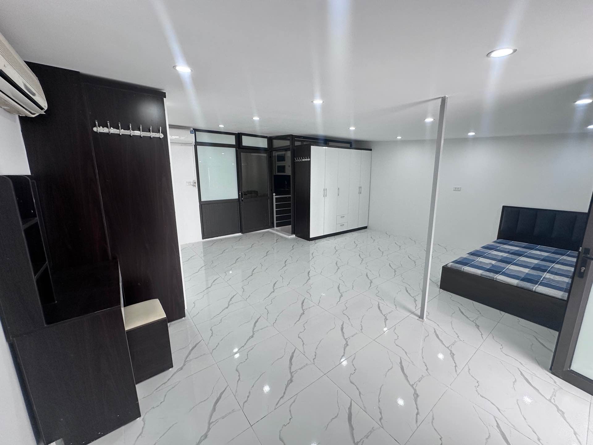 Bán nhà Minh Khai - diện tích 140m2 5 tầng - Mặt phố, view tỉ đô - giá 5,1 tỷ