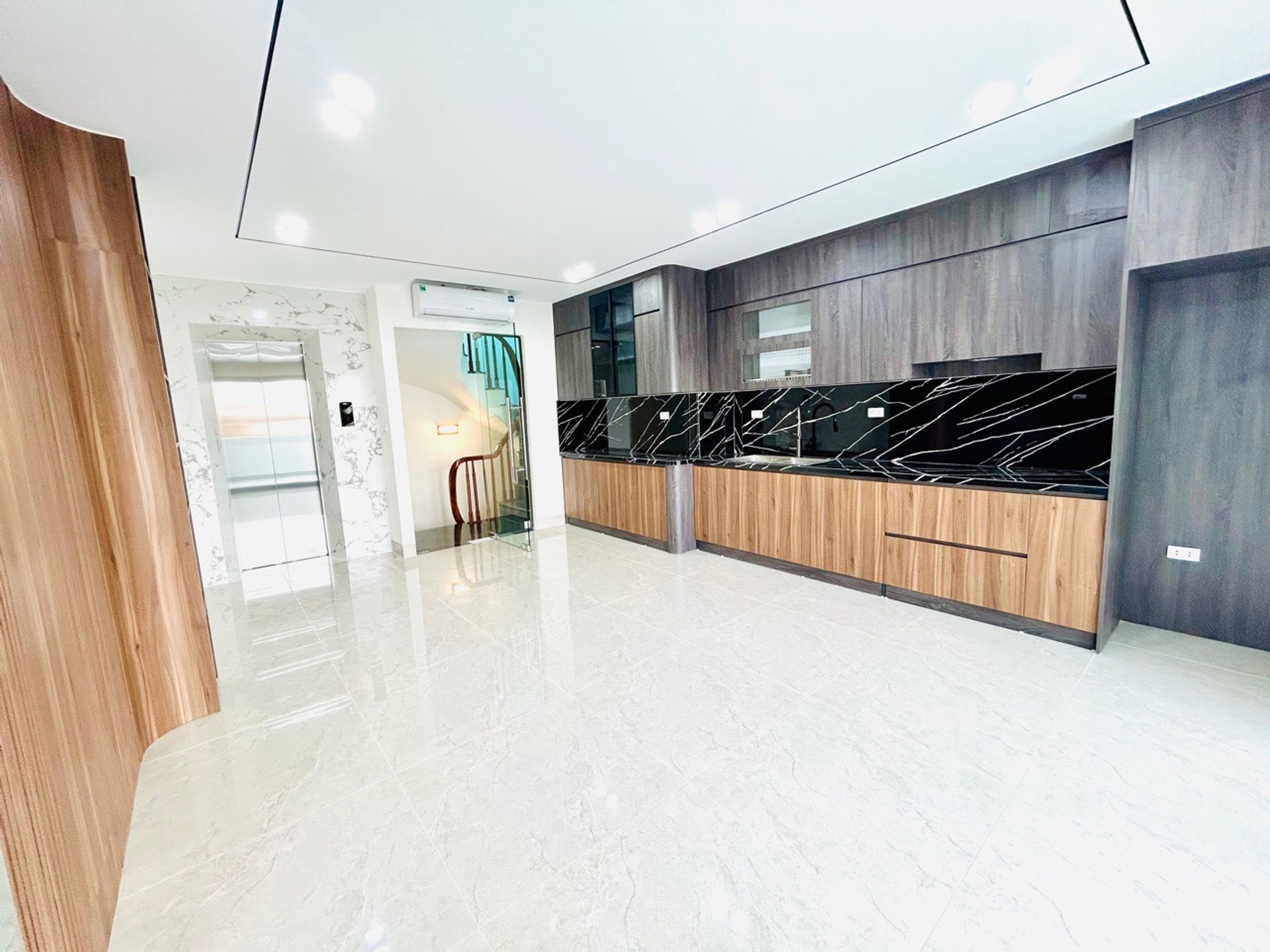 Bán nhà Nguyễn Chính - diện tích 50m2 6 tầng - Thang máy - giá 13 tỷ