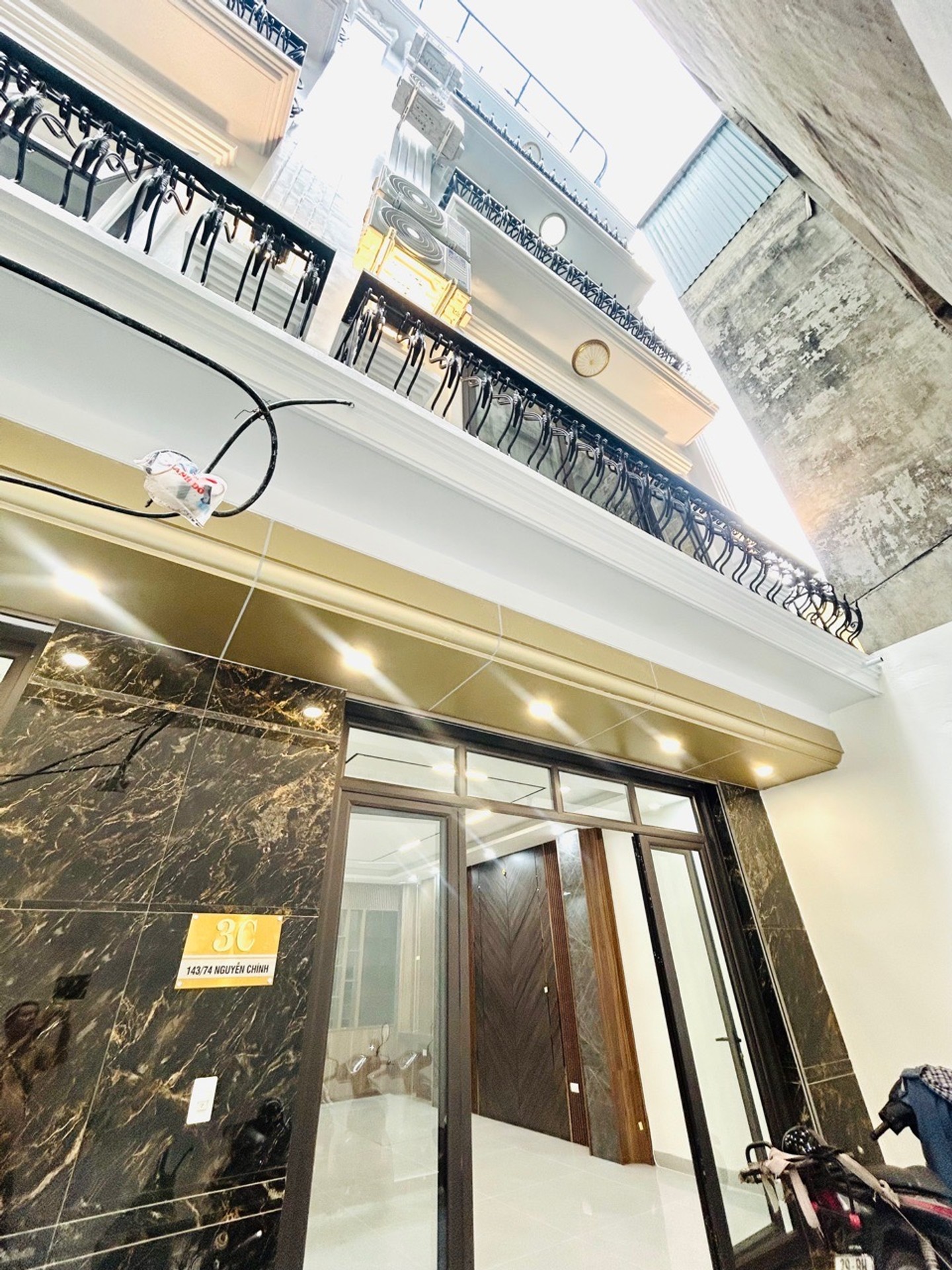 Bán nhà Nguyễn Chính - diện tích 50m2 6 tầng - Thang máy - giá 13 tỷ