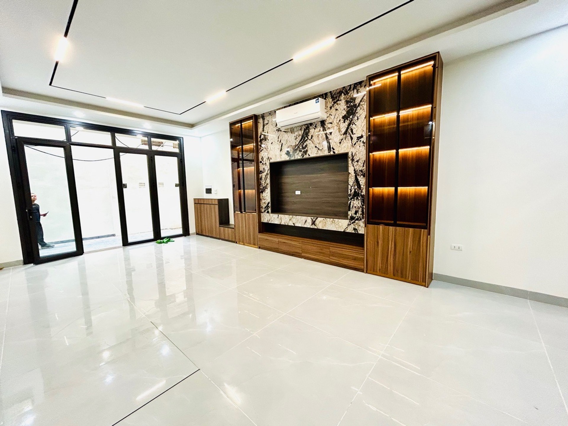 Bán nhà Nguyễn Chính - diện tích 50m2 6 tầng - Thang máy - giá 13 tỷ