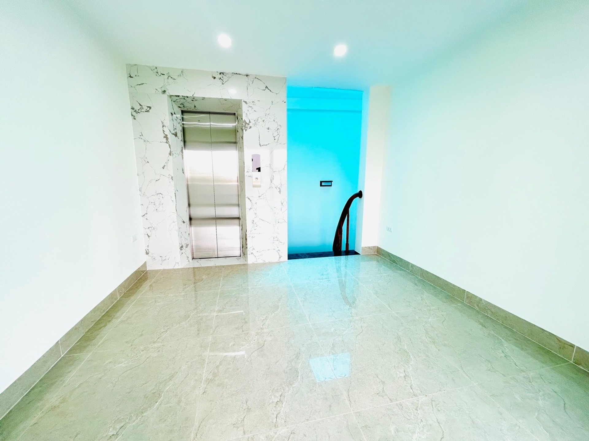 Bán nhà Nguyễn Chính - diện tích 50m2 6 tầng - Thang máy - giá 13 tỷ