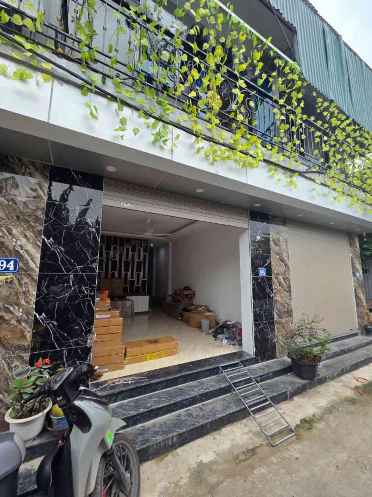 Bán nhà Định Công Hạ - diện tích 43m2 3 tầng - ô tô đỗ cửa - giá 2,8 tỷ