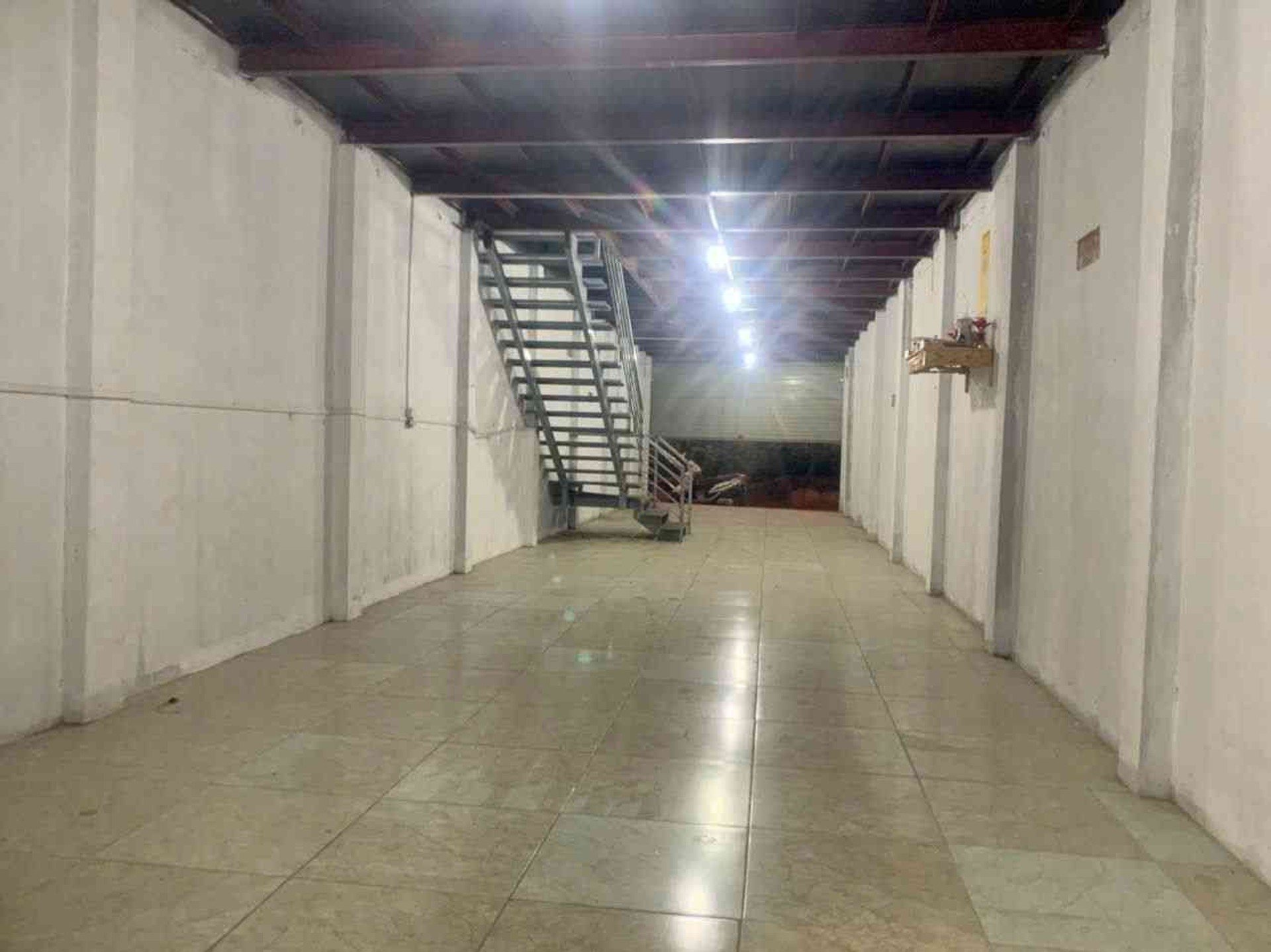 Bán nhà Khuyến Lương - diện tích 95m2 2 tầng - Ô TÔ TRÁNH - giá 18,5 tỷ