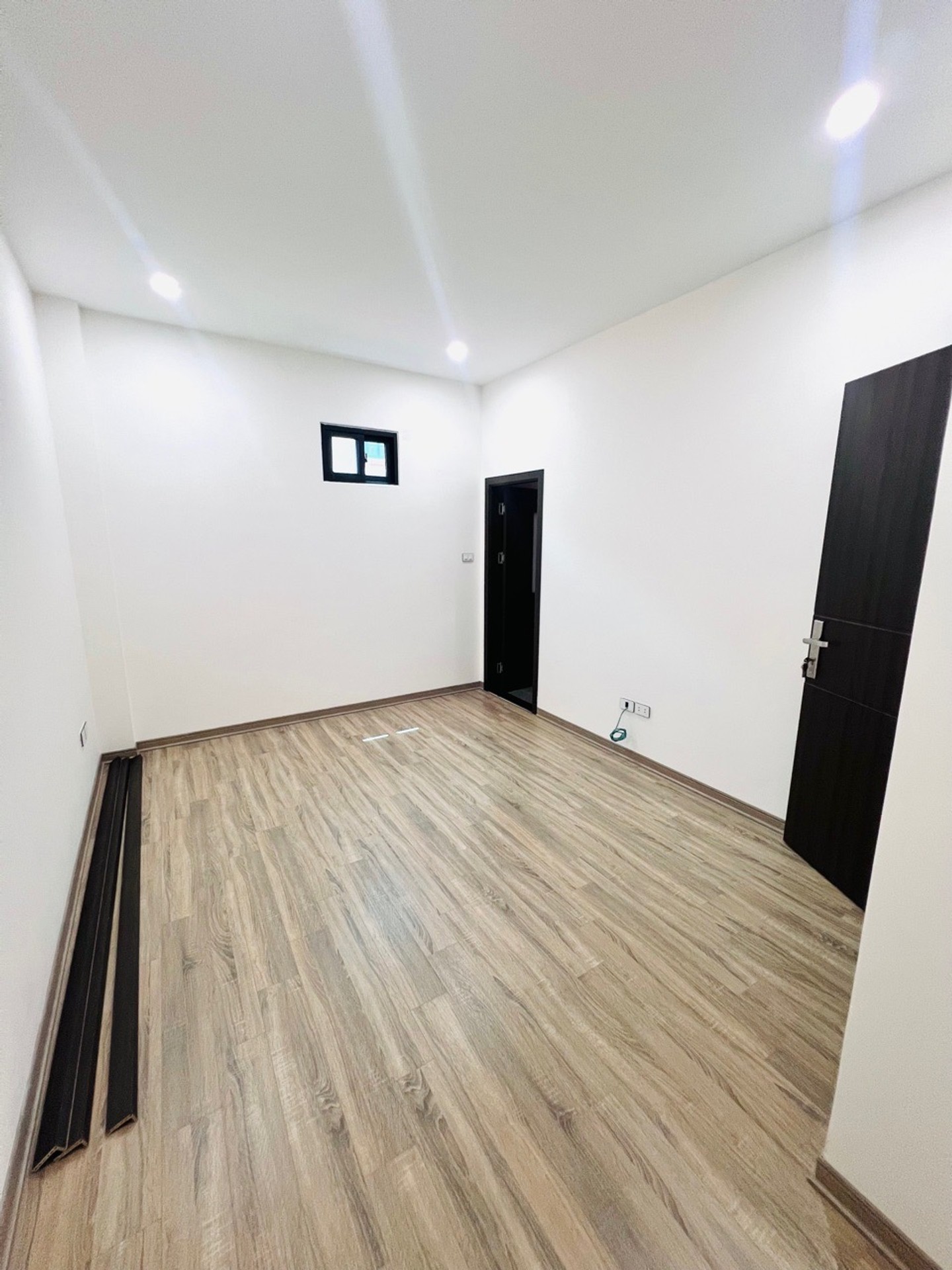 Bán nhà Lĩnh Nam - diện tích 50m2 6 tầng - Lô góc 3 thoáng - giá 15 tỷ