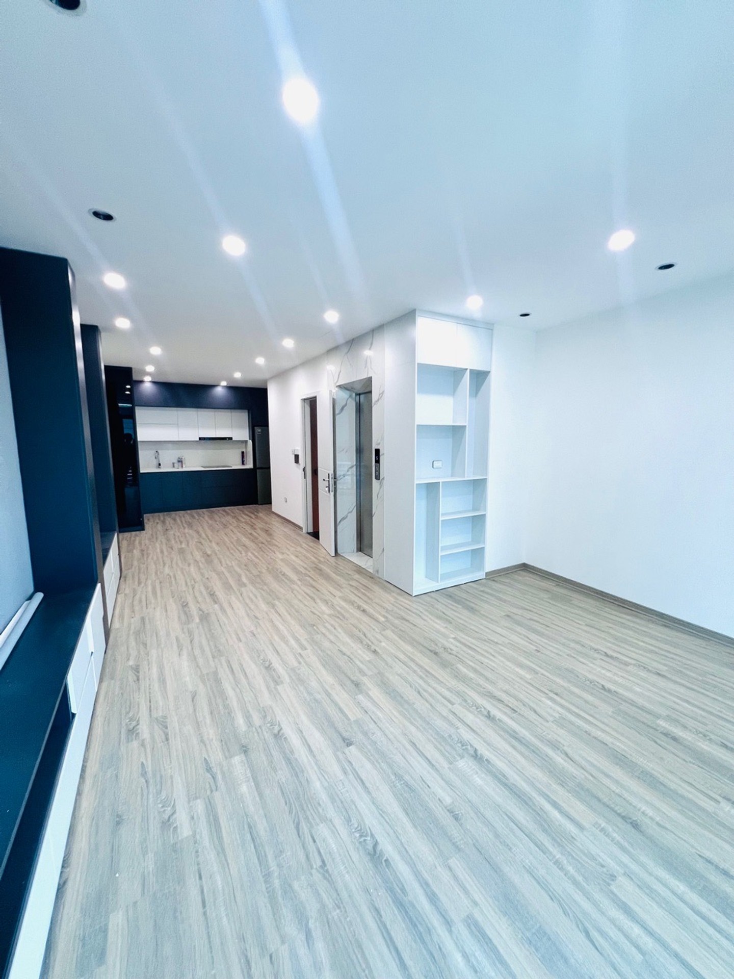 Bán nhà Lĩnh Nam - diện tích 50m2 6 tầng - Lô góc 3 thoáng - giá 15 tỷ