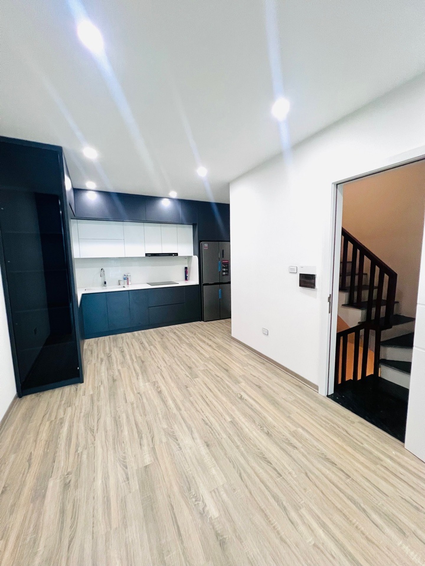 Bán nhà Lĩnh Nam - diện tích 50m2 6 tầng - Lô góc 3 thoáng - giá 15 tỷ