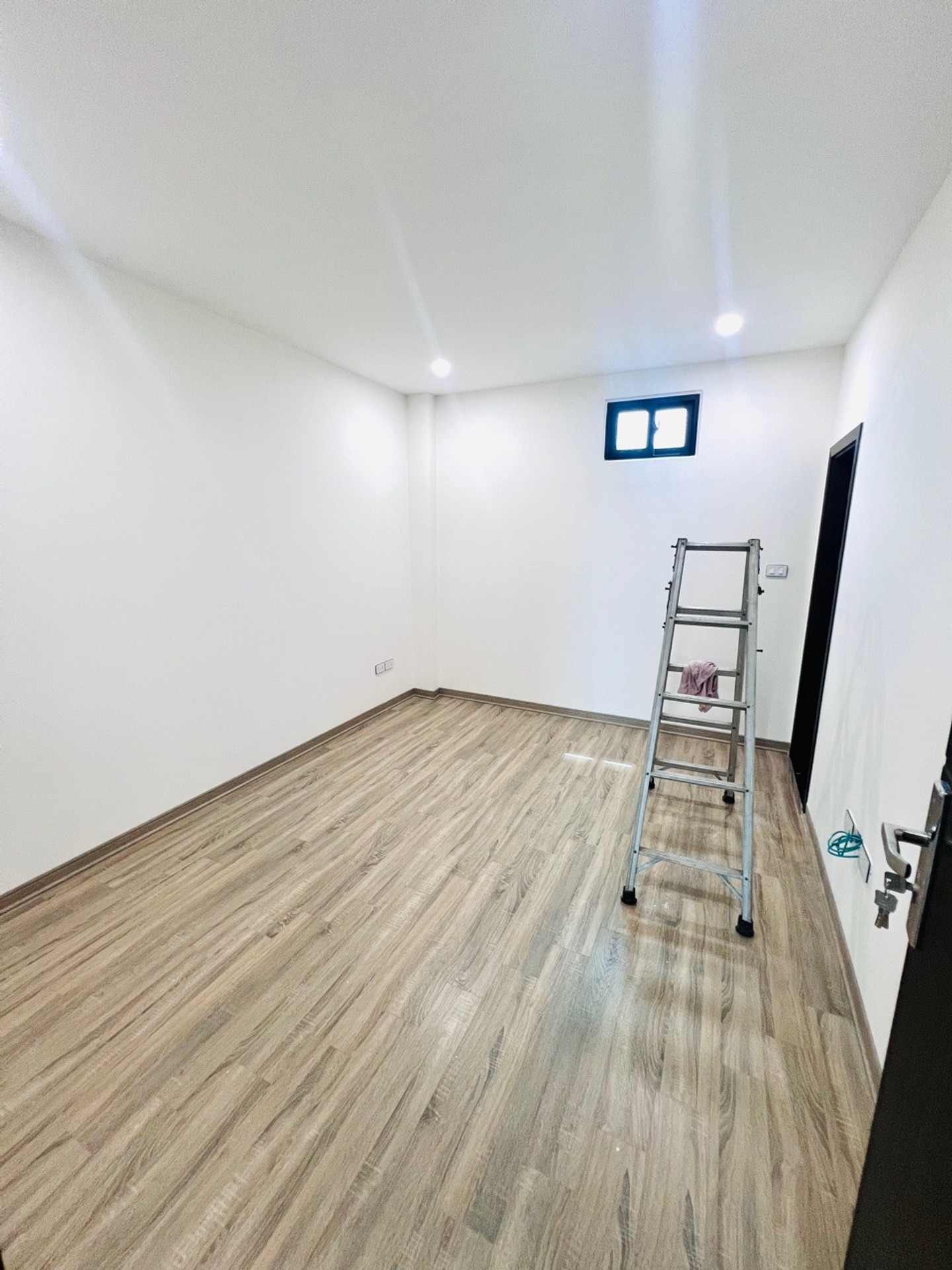 Bán nhà Lĩnh Nam - diện tích 50m2 6 tầng - Lô góc 3 thoáng - giá 15 tỷ