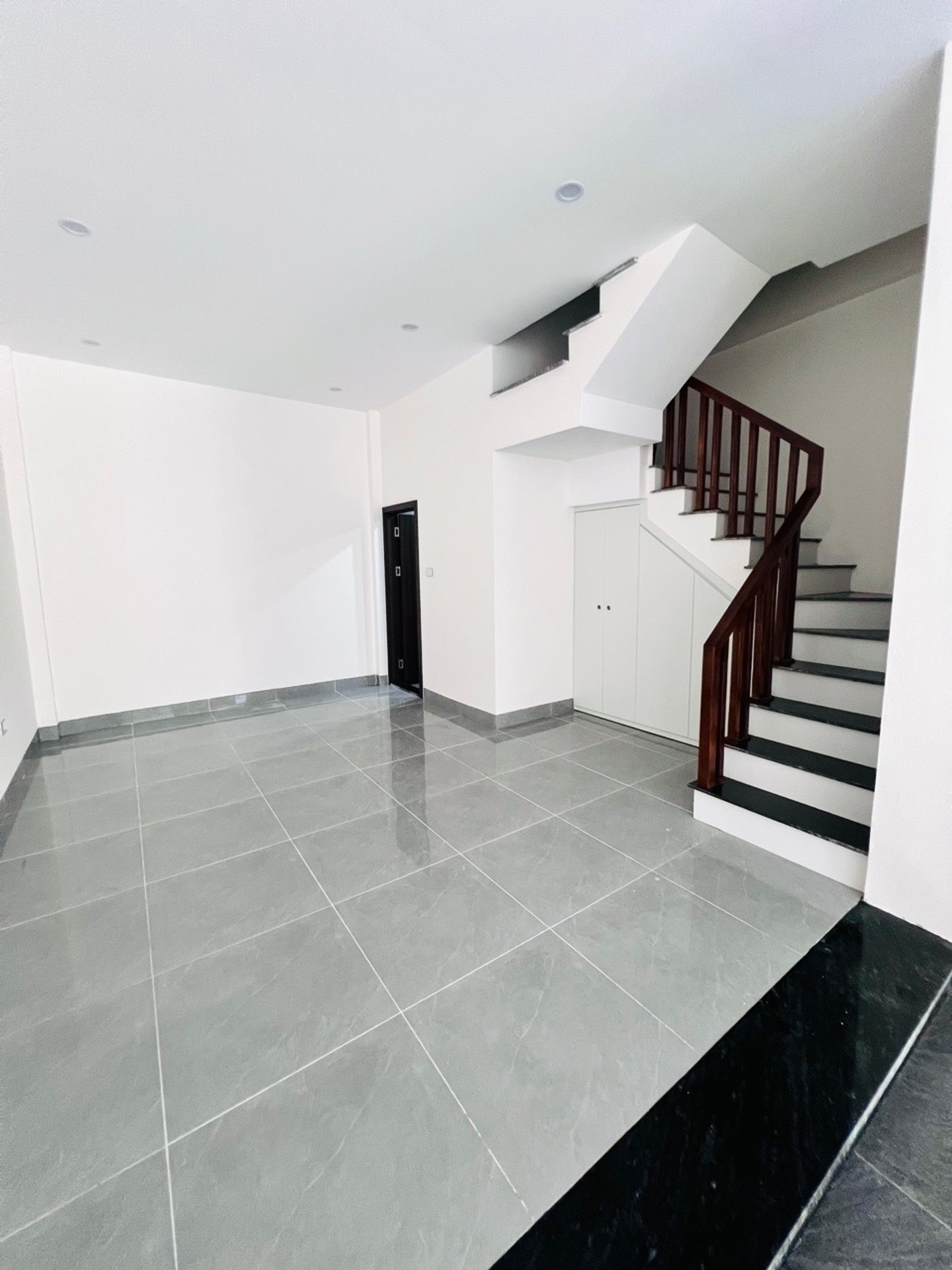 Bán nhà Lĩnh Nam - diện tích 50m2 6 tầng - Lô góc 3 thoáng - giá 15 tỷ