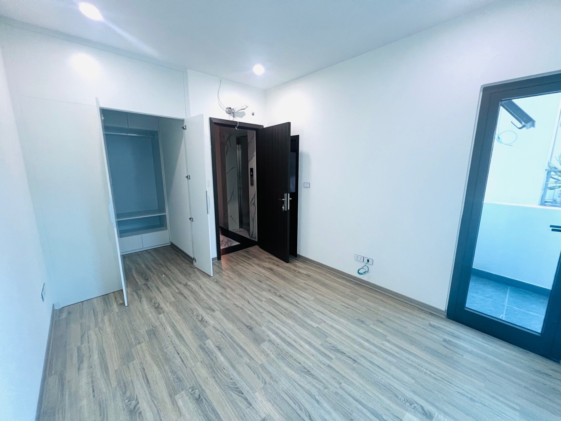 Bán nhà Lĩnh Nam - diện tích 50m2 6 tầng - Lô góc 3 thoáng - giá 15 tỷ