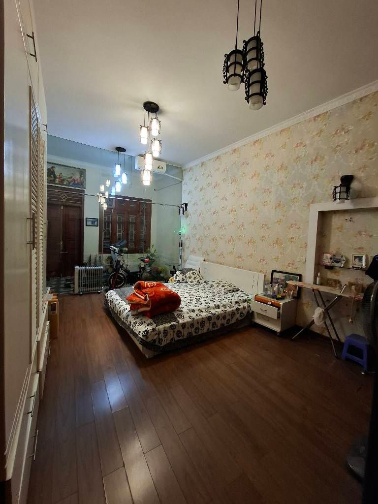 Bán nhà Lò Đúc - diện tích 49m2 3 tầng - nhà dân xây chắc chắn - giá 13,68 tỷ