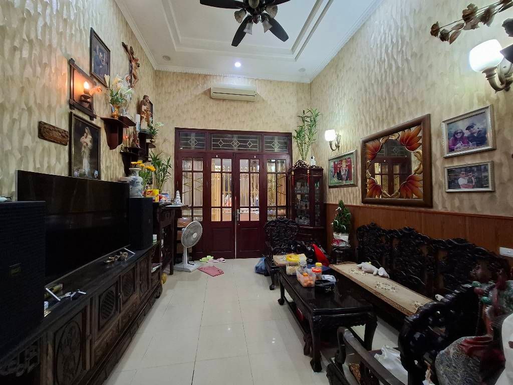 Bán nhà Lò Đúc - diện tích 49m2 3 tầng - nhà dân xây chắc chắn - giá 13,68 tỷ