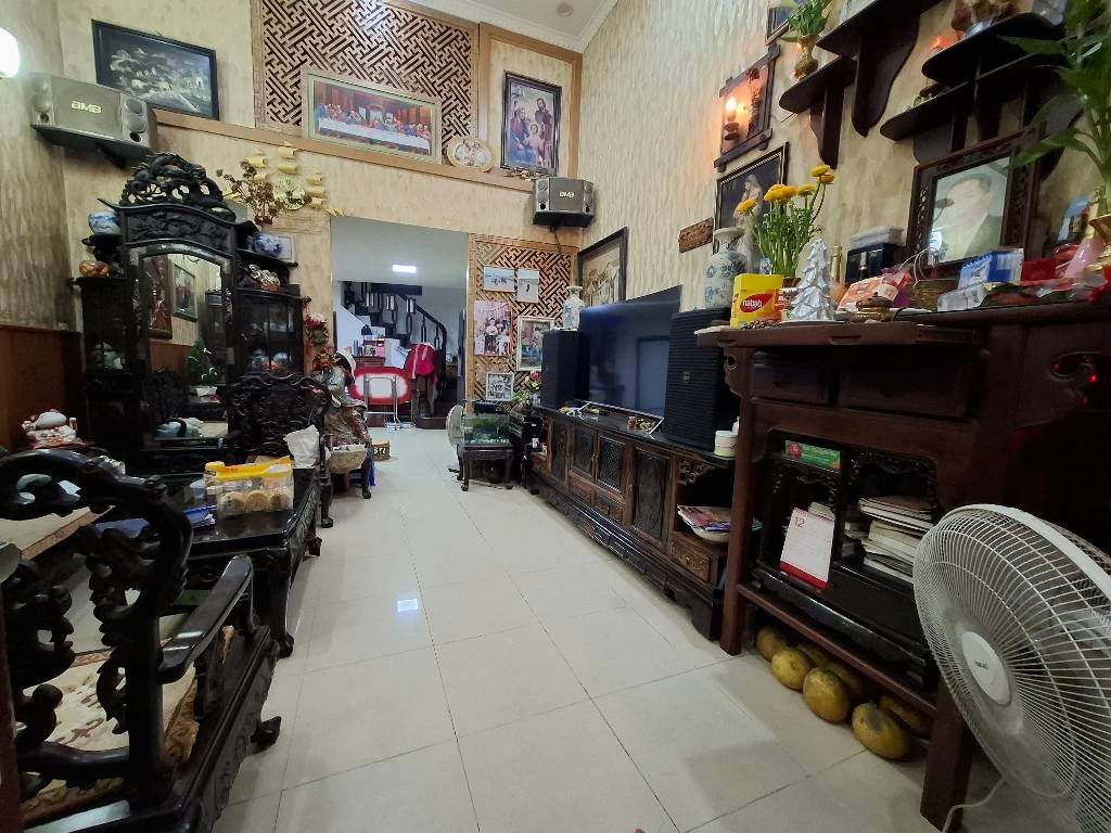 Bán nhà Lò Đúc - diện tích 49m2 3 tầng - nhà dân xây chắc chắn - giá 13,68 tỷ