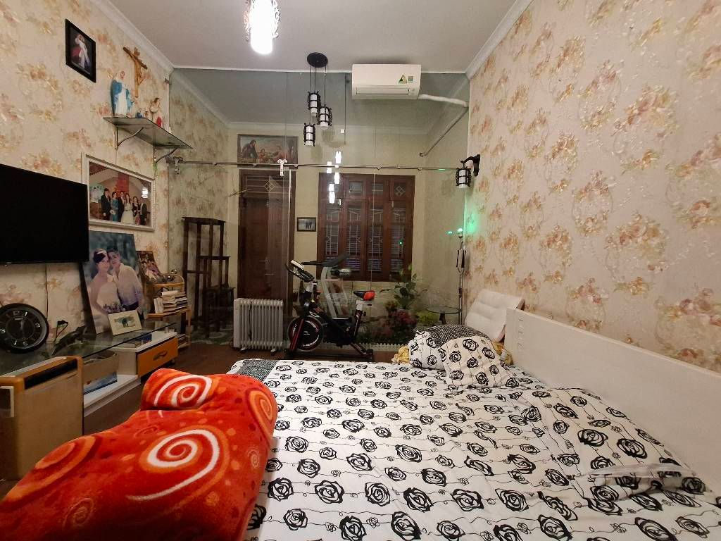 Bán nhà Lò Đúc - diện tích 49m2 3 tầng - nhà dân xây chắc chắn - giá 13,68 tỷ