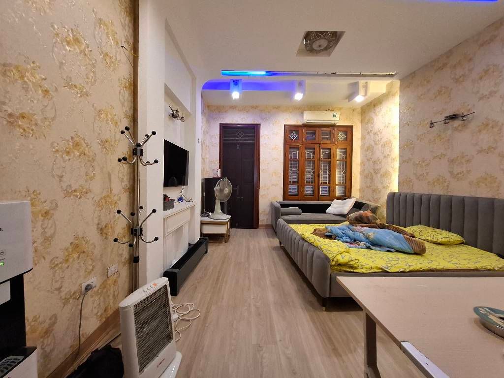 Bán nhà Lò Đúc - diện tích 49m2 3 tầng - nhà dân xây chắc chắn - giá 13,68 tỷ