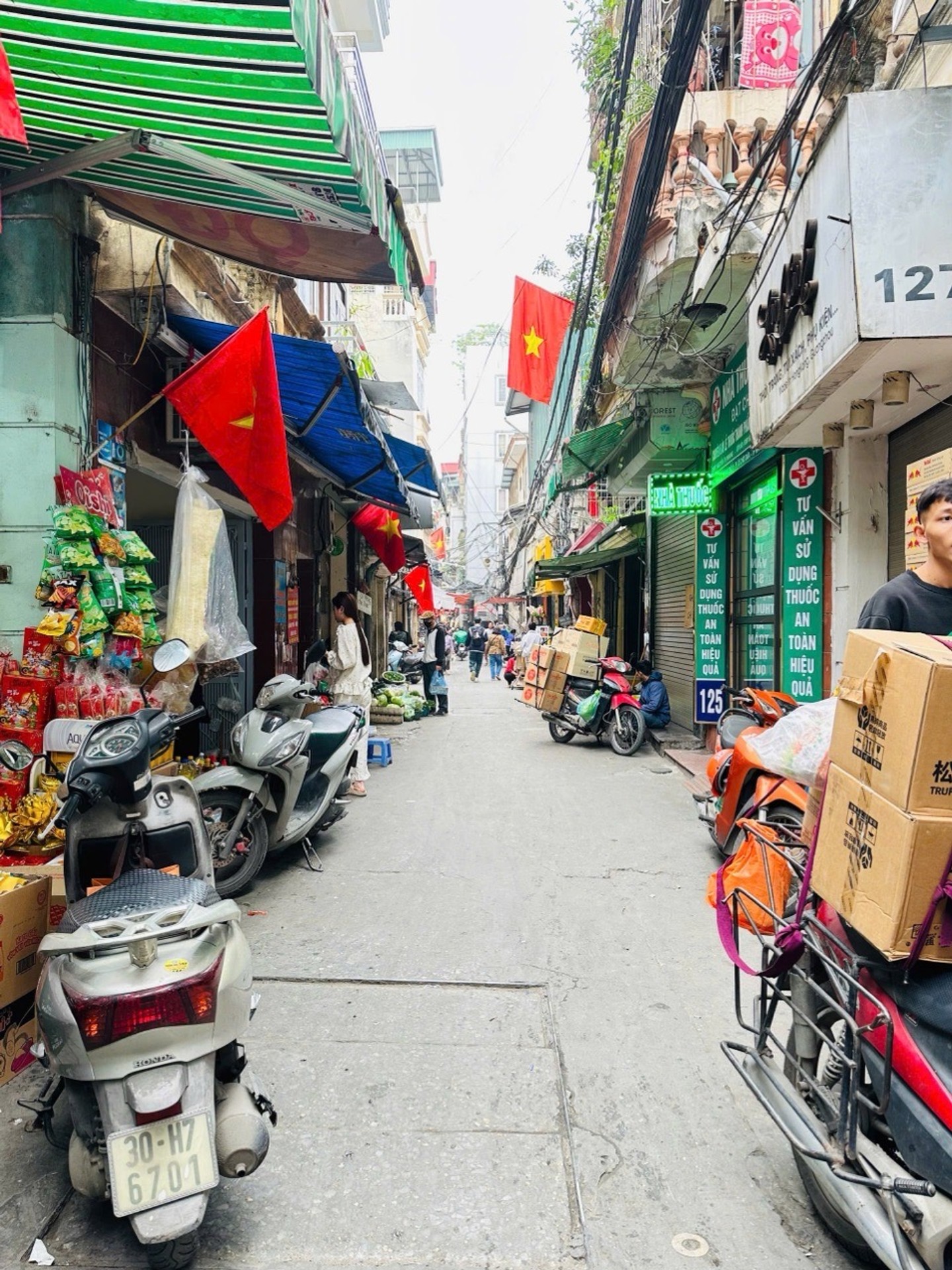 Bán nhà Hào Nam - diện tích 40m2 4 tầng - Ngõ thông kinh doanh - giá 9,3 tỷ
