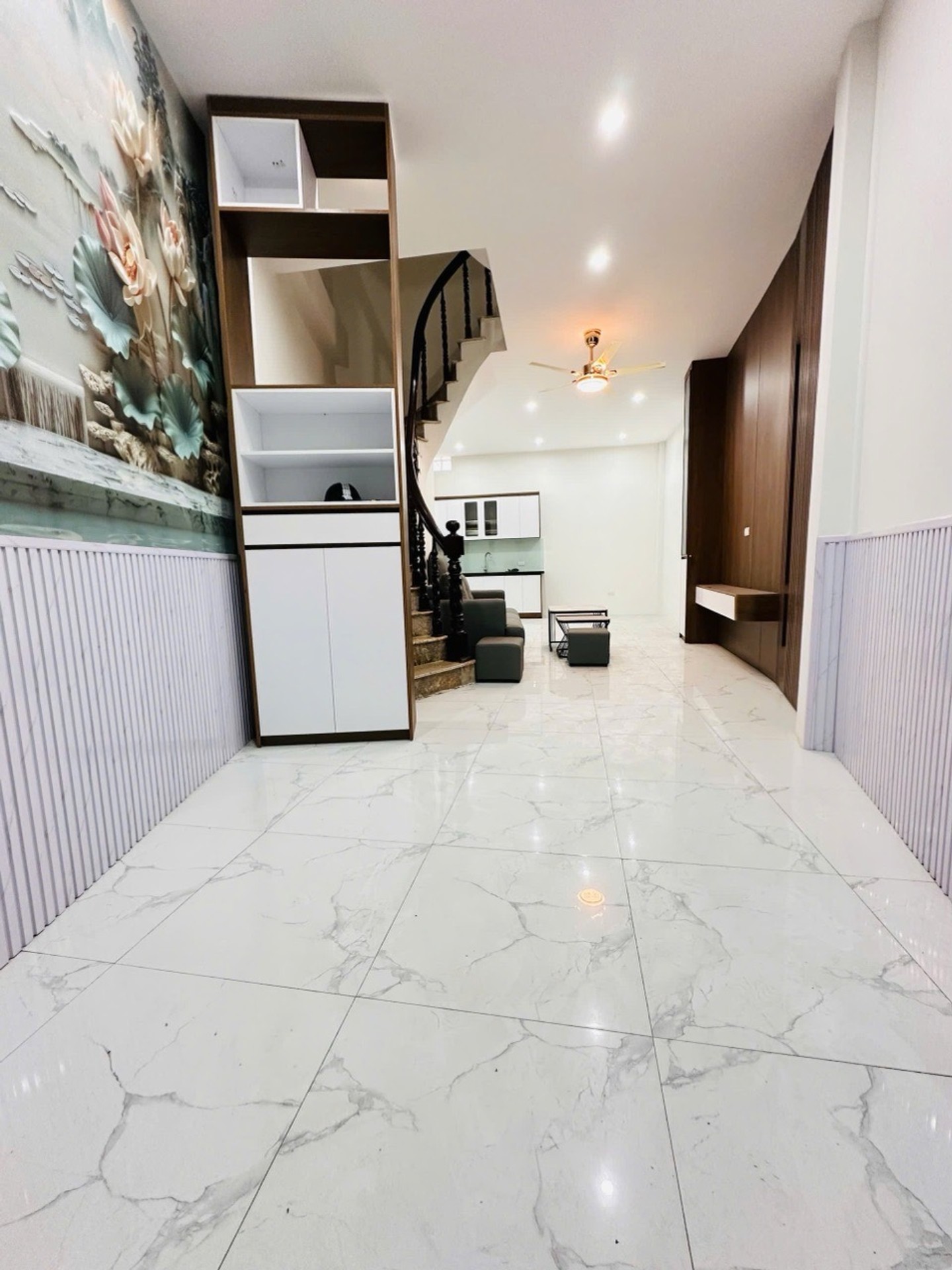 Bán nhà Hào Nam - diện tích 40m2 4 tầng - Ngõ thông kinh doanh - giá 9,3 tỷ