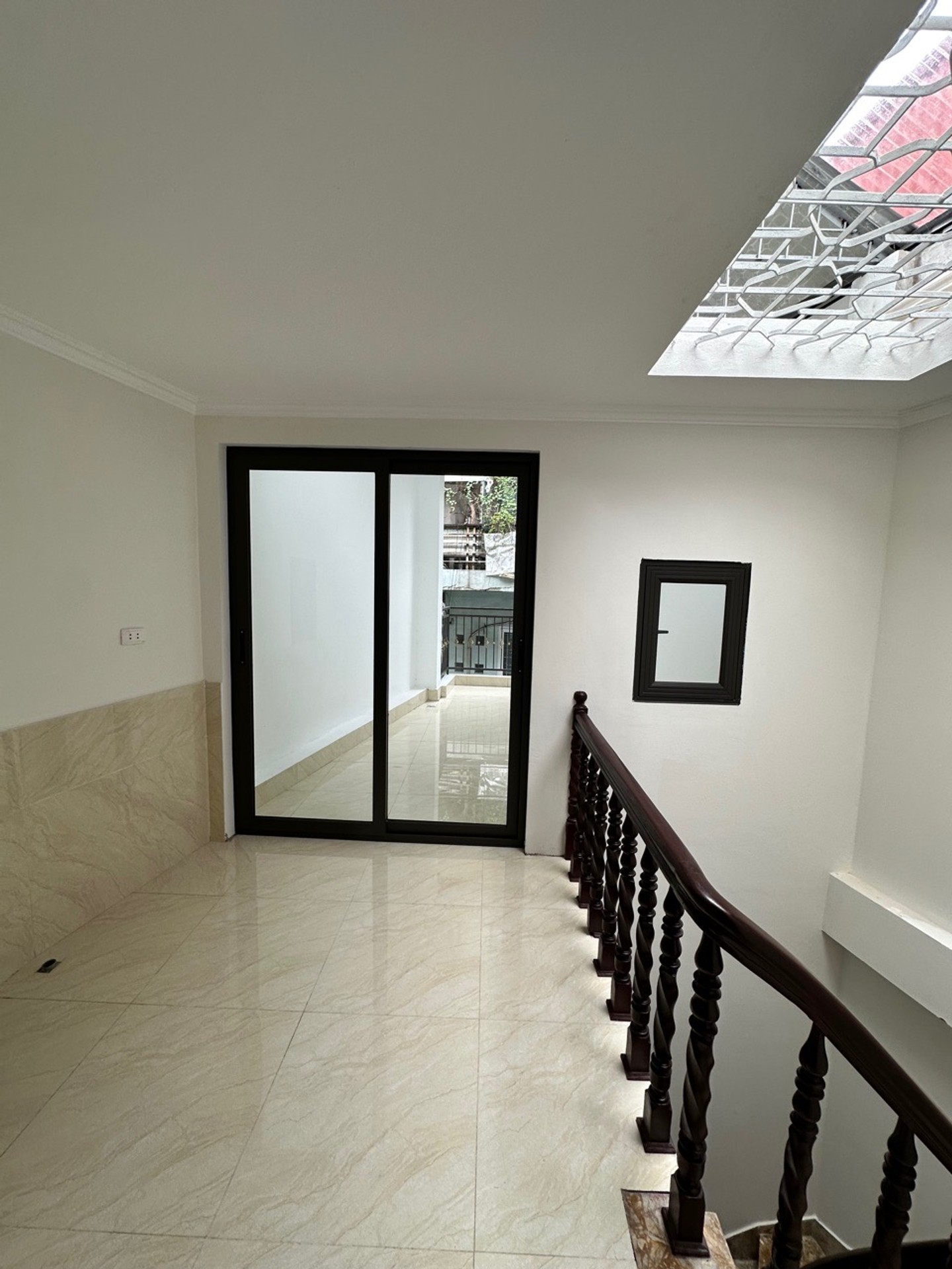 Bán nhà Hào Nam - diện tích 40m2 4 tầng - Ngõ thông kinh doanh - giá 9,3 tỷ