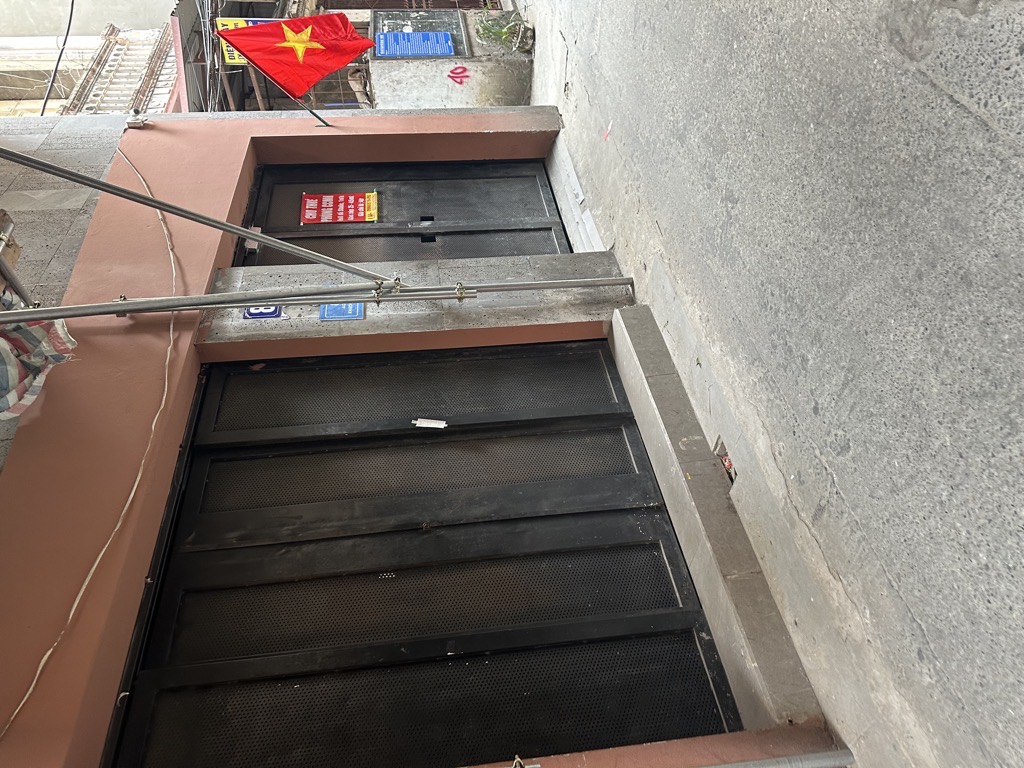 Bán nhà Vũ Tông Phan - diện tích 120m2 8 tầng - ô tô 7 chỗ qua - giá 36,86 tỷ