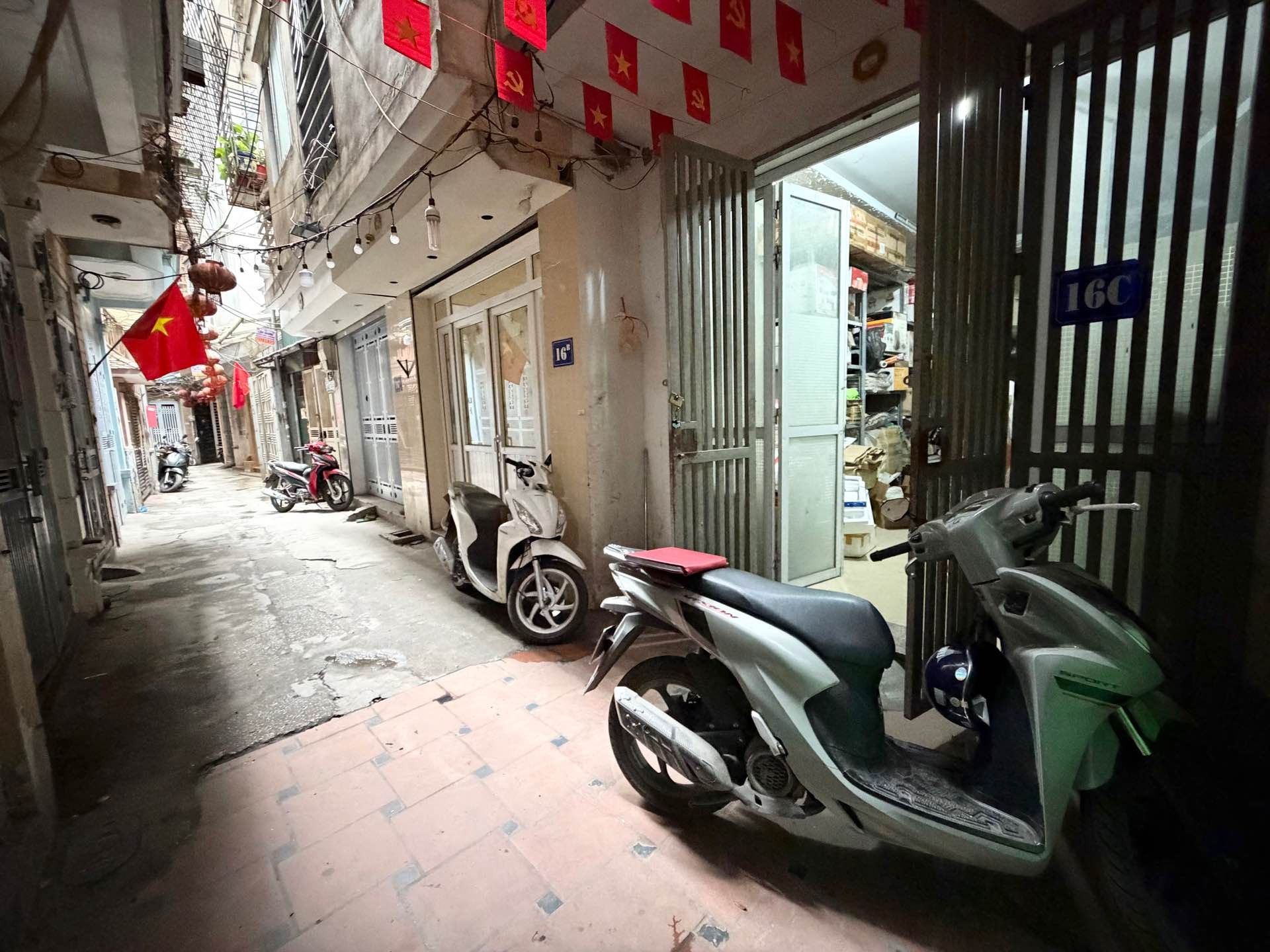 Bán nhà Hoàng Mai - diện tích 42m2 5 tầng - Sổ đỏ chính chủ - giá 7,5 tỷ