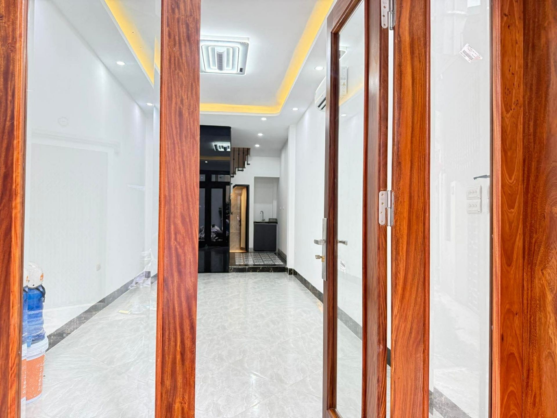 Bán nhà Trương Định - diện tích 34m2 5 tầng - mặt ngõ thông ô tô - giá 11,5 tỷ