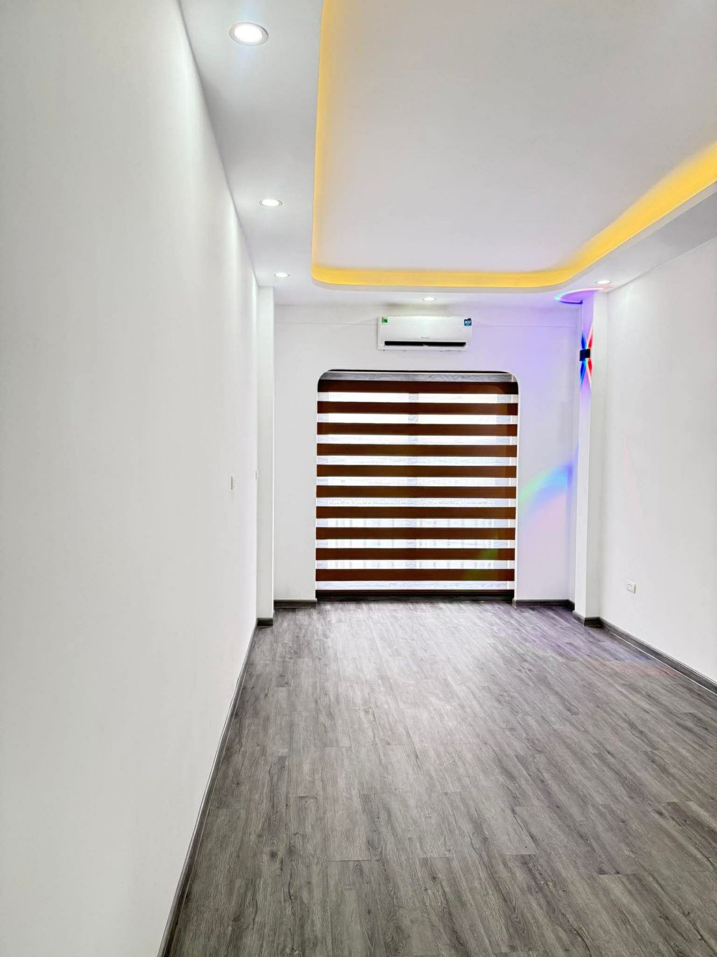 Bán nhà Trương Định - diện tích 34m2 5 tầng - mặt ngõ thông ô tô - giá 11,5 tỷ