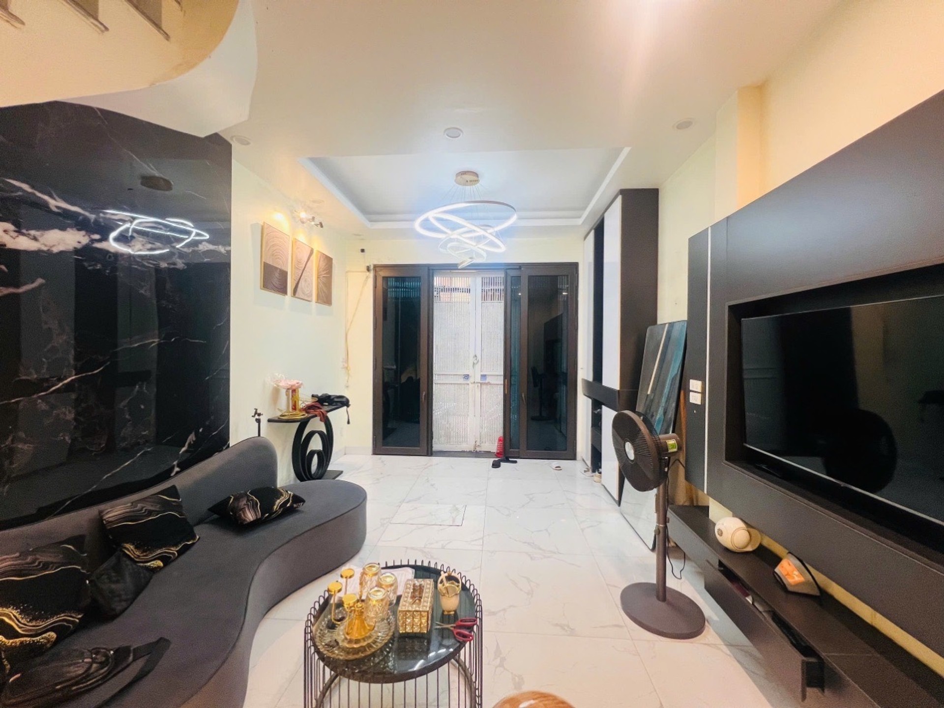 Bán nhà Phố 8/3 - diện tích 24m2 5 tầng - Sổ đỏ chính chủ - giá 7,6 tỷ