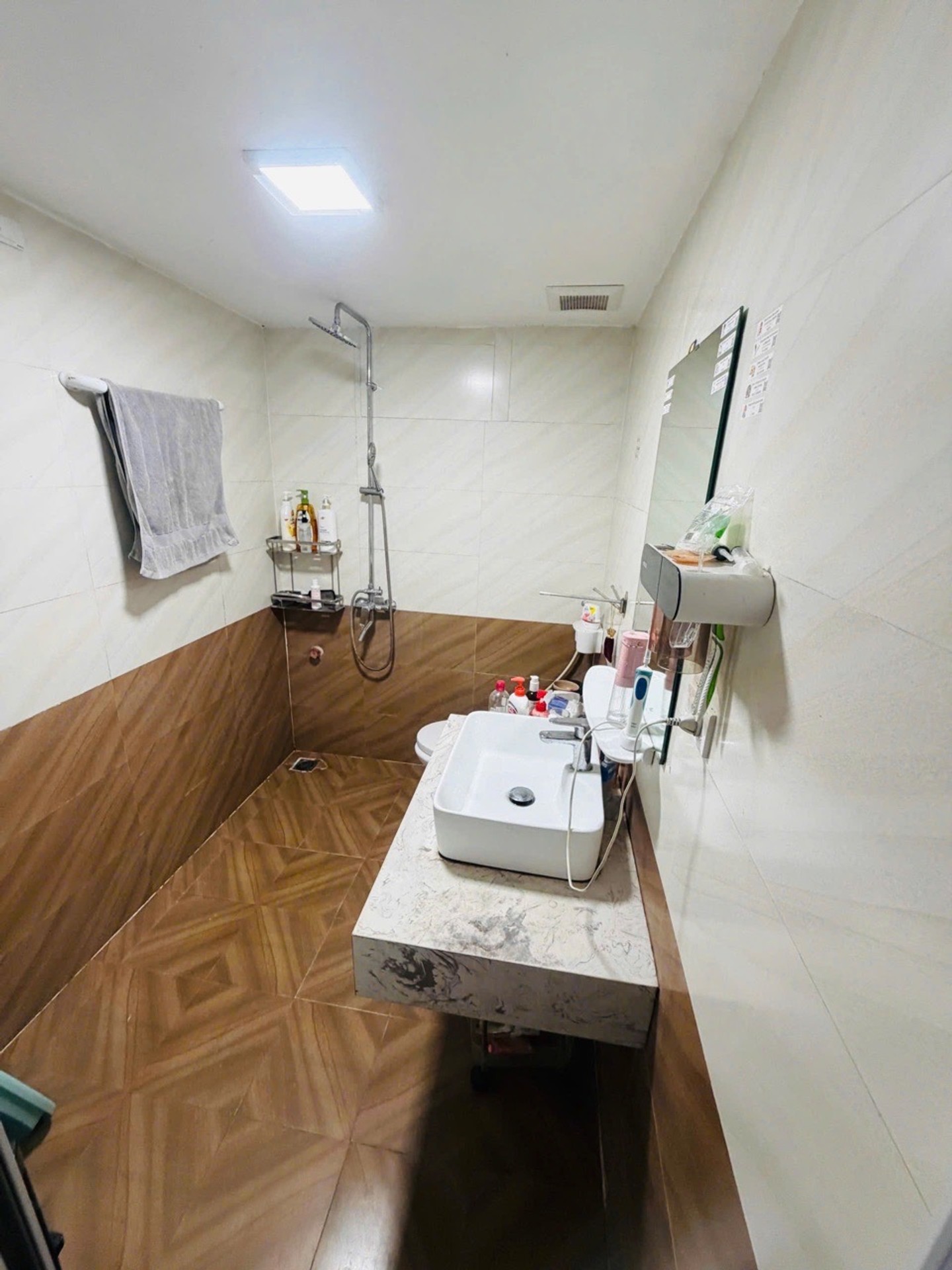 Bán nhà Phố 8/3 - diện tích 24m2 5 tầng - Sổ đỏ chính chủ - giá 7,6 tỷ
