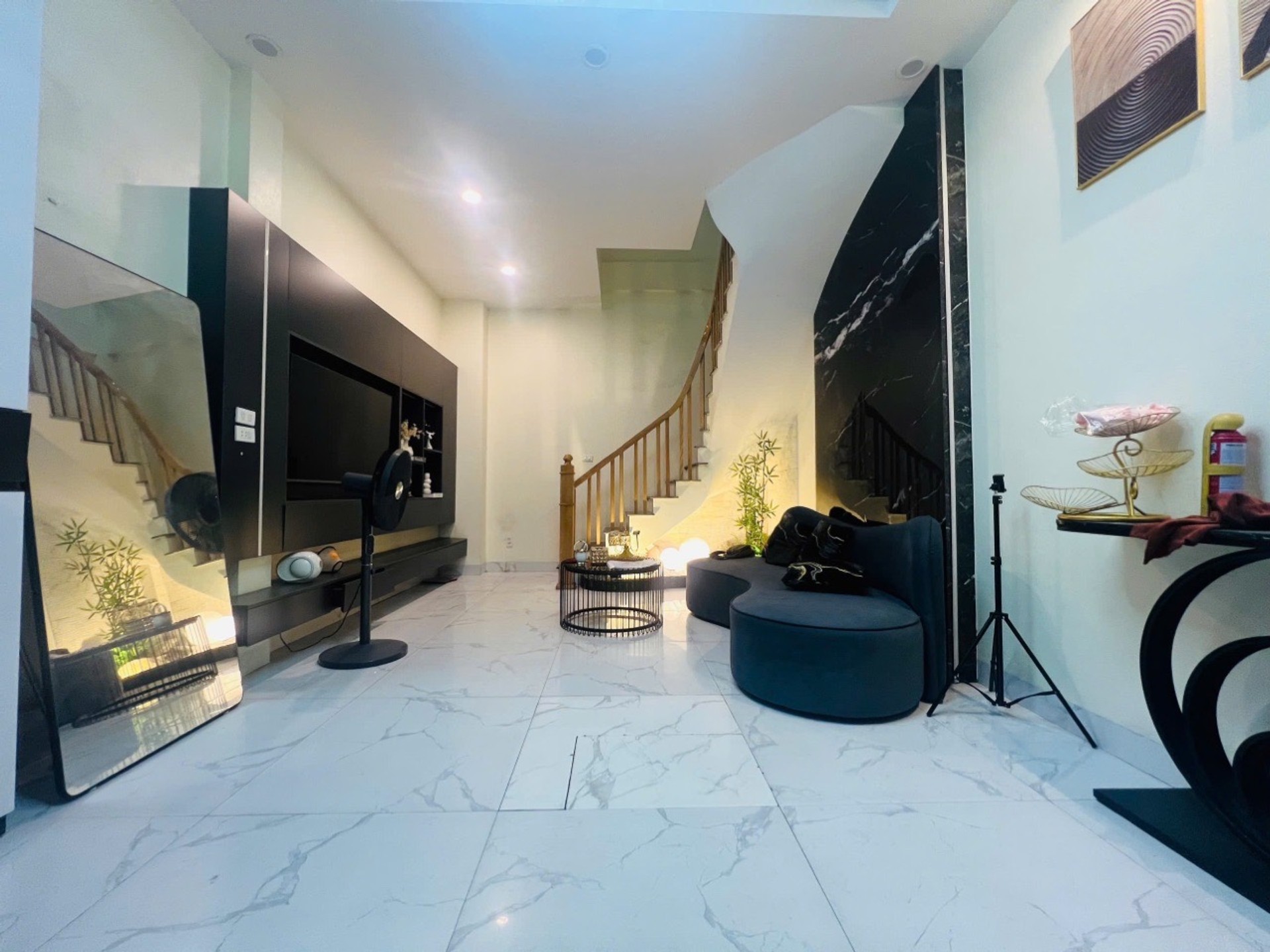Bán nhà Phố 8/3 - diện tích 24m2 5 tầng - Sổ đỏ chính chủ - giá 7,6 tỷ
