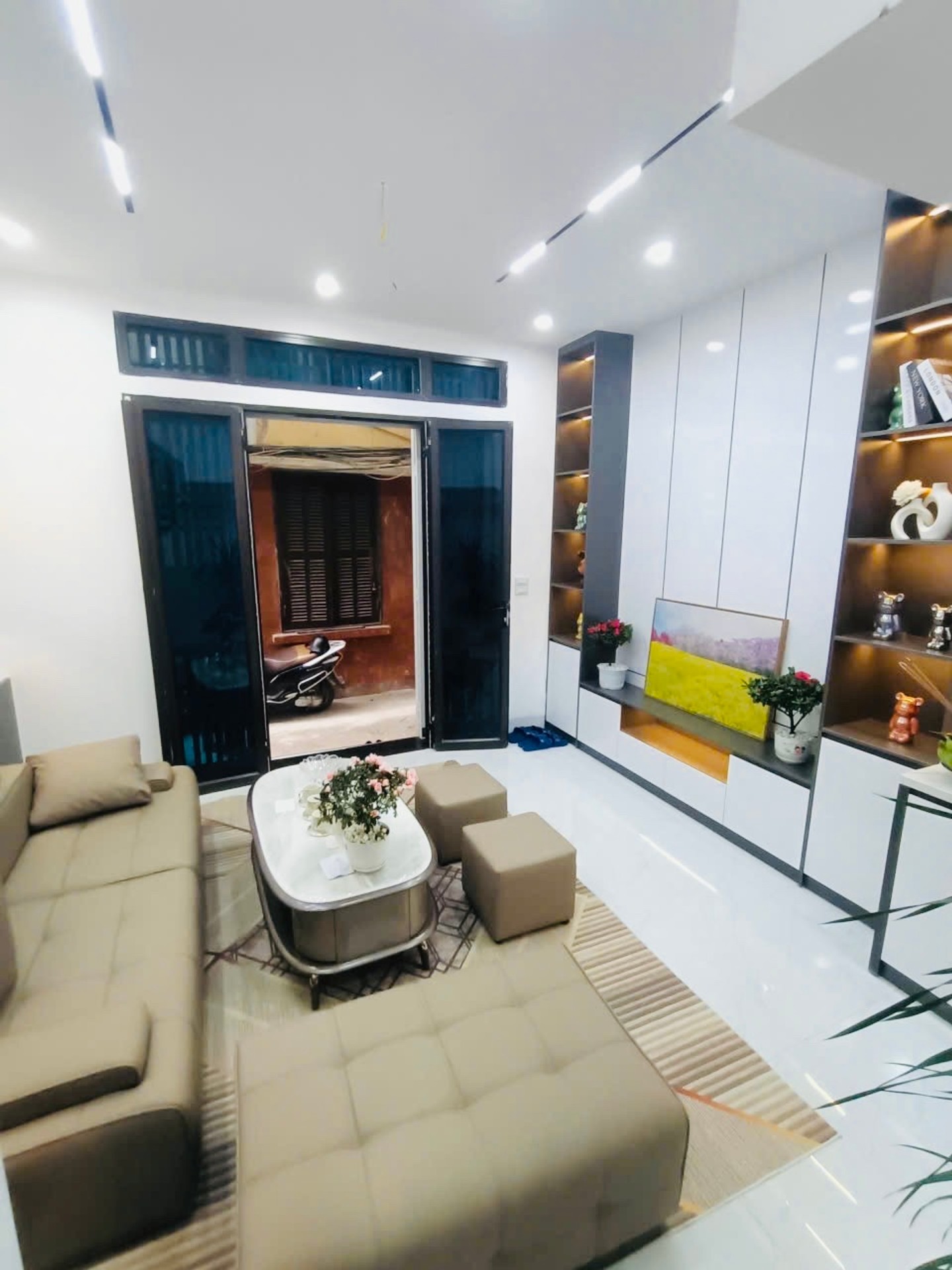 Bán nhà Lương Khánh Thiện - diện tích 27m2 5 tầng - Ô tô đỗ tận cổng - giá 9,15 tỷ