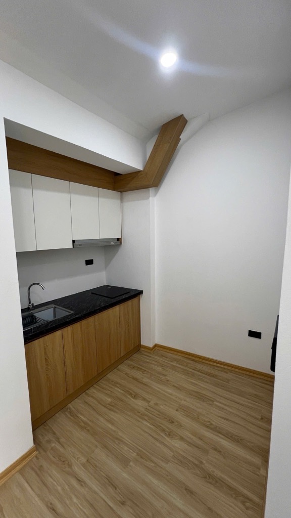 Bán nhà Giải Phóng - diện tích 145m2 5 tầng - Ô TÔ ĐỖ CỬA - giá 39,9 tỷ