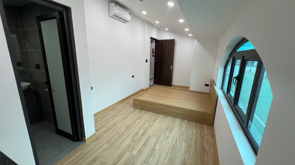 Bán nhà Giải Phóng - diện tích 145m2 5 tầng - Ô TÔ ĐỖ CỬA - giá 39,9 tỷ