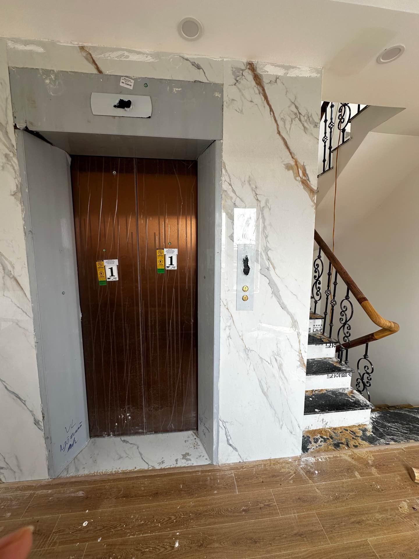 Bán nhà Giáp Nhị - diện tích 75m2 8 tầng - Ô TÔ VÀO NHÀ - giá 25 tỷ