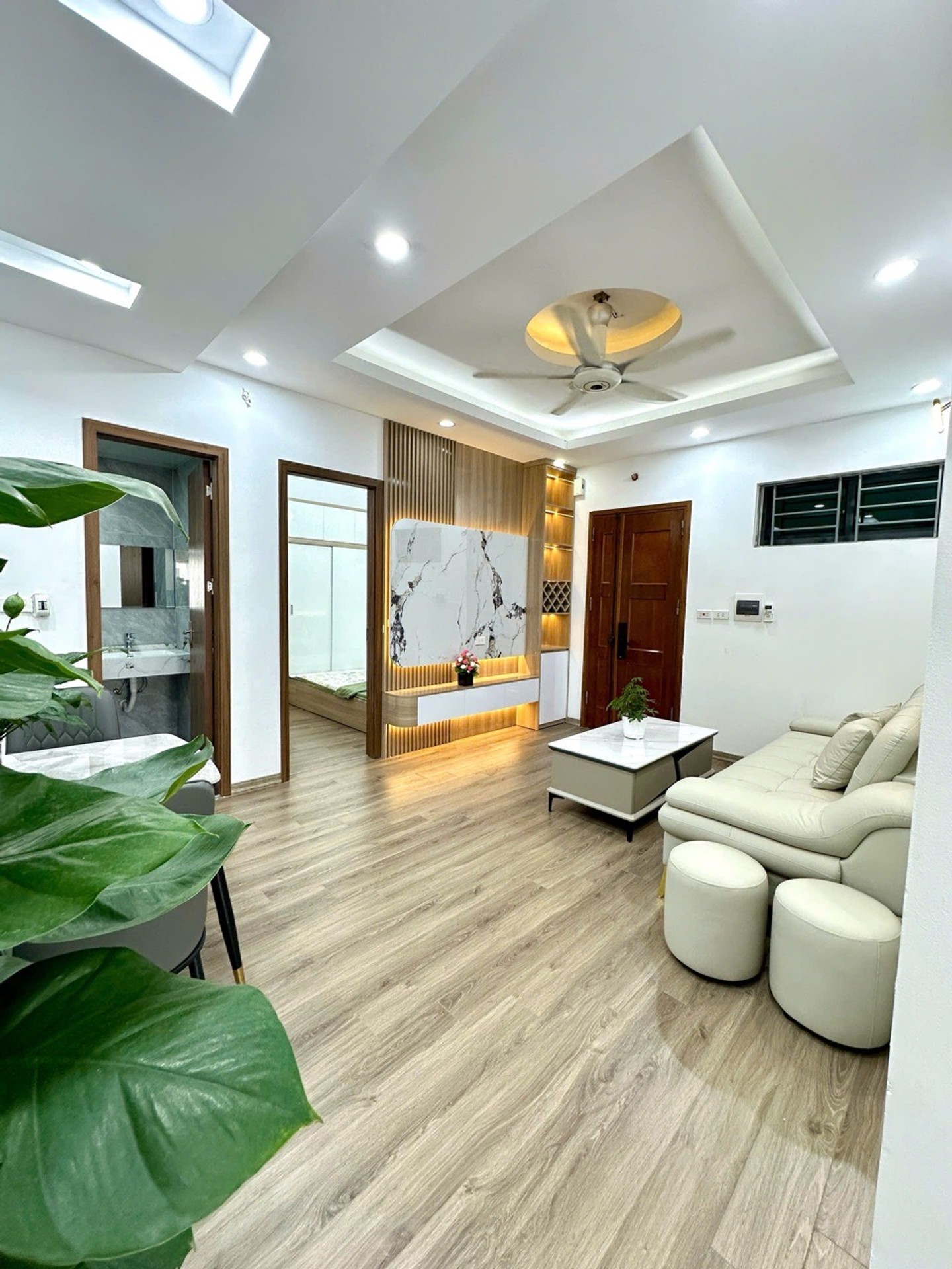 Bán nhà Nguyễn Xiển - diện tích 73m2 6 tầng - nhà đẹp hiếm có - giá 4,93 tỷ