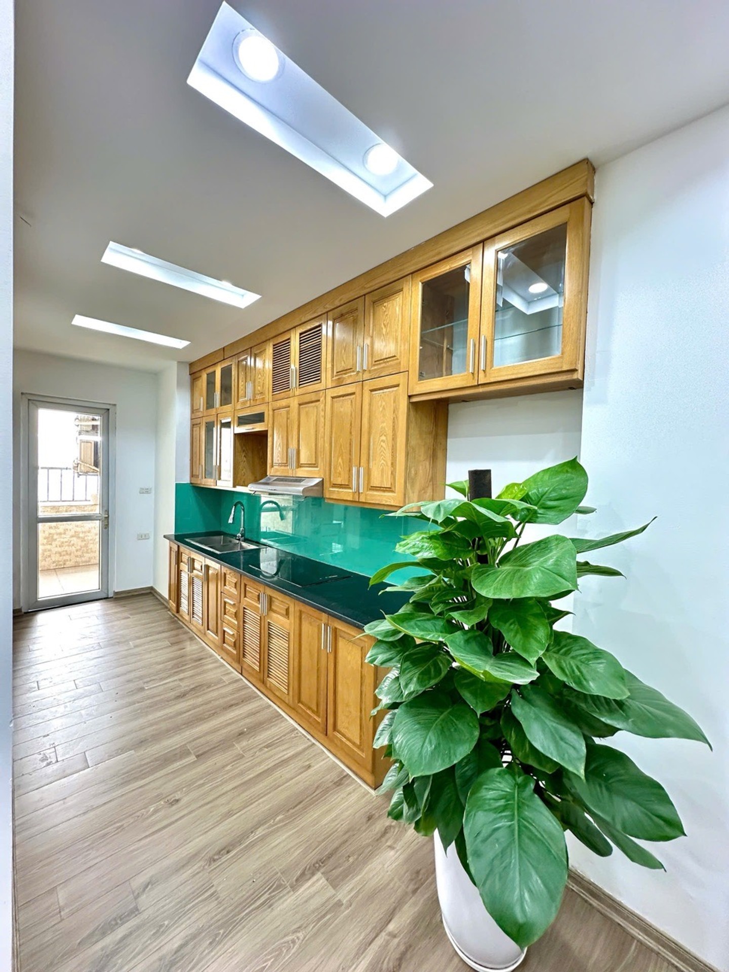 Bán nhà Nguyễn Xiển - diện tích 73m2 6 tầng - nhà đẹp hiếm có - giá 4,93 tỷ
